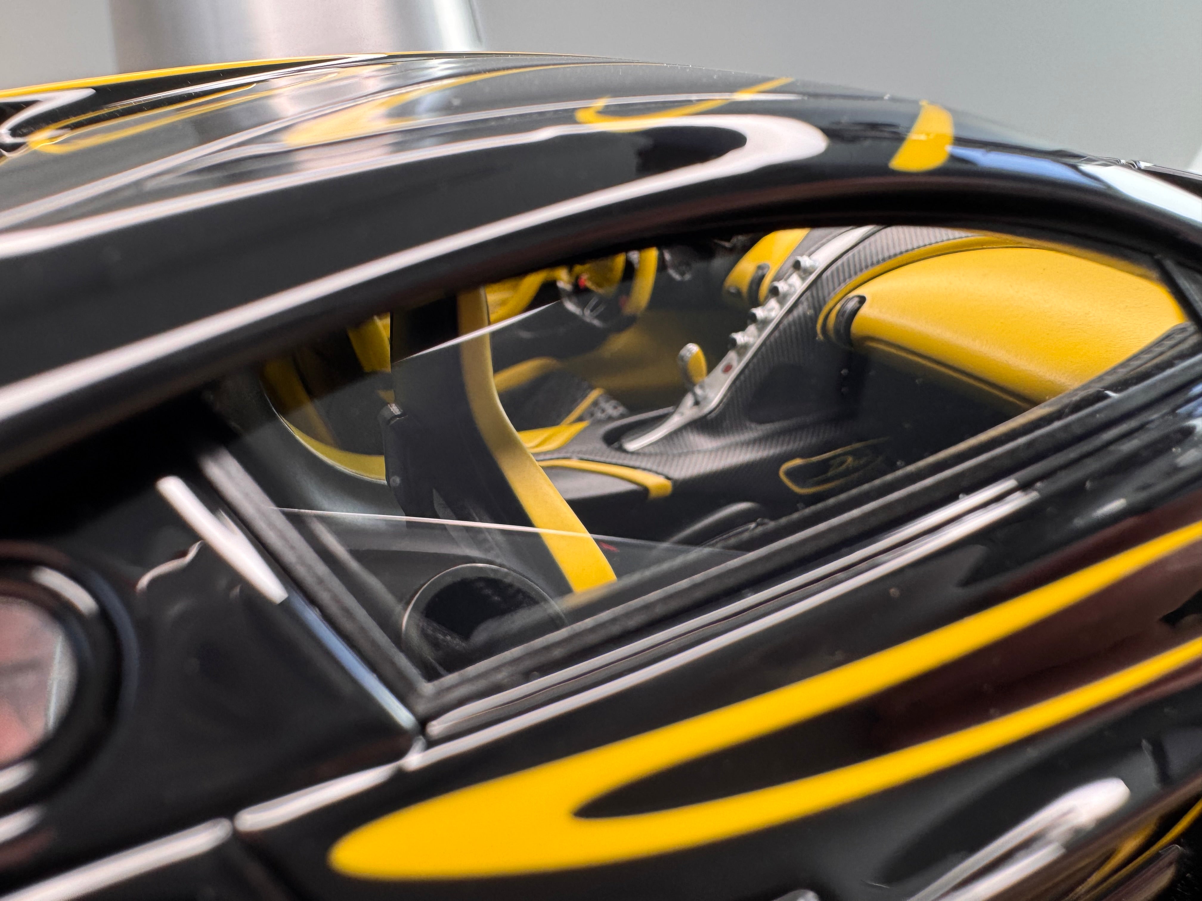 Bugatti Divo - Black with Gold Stripes - 1:18