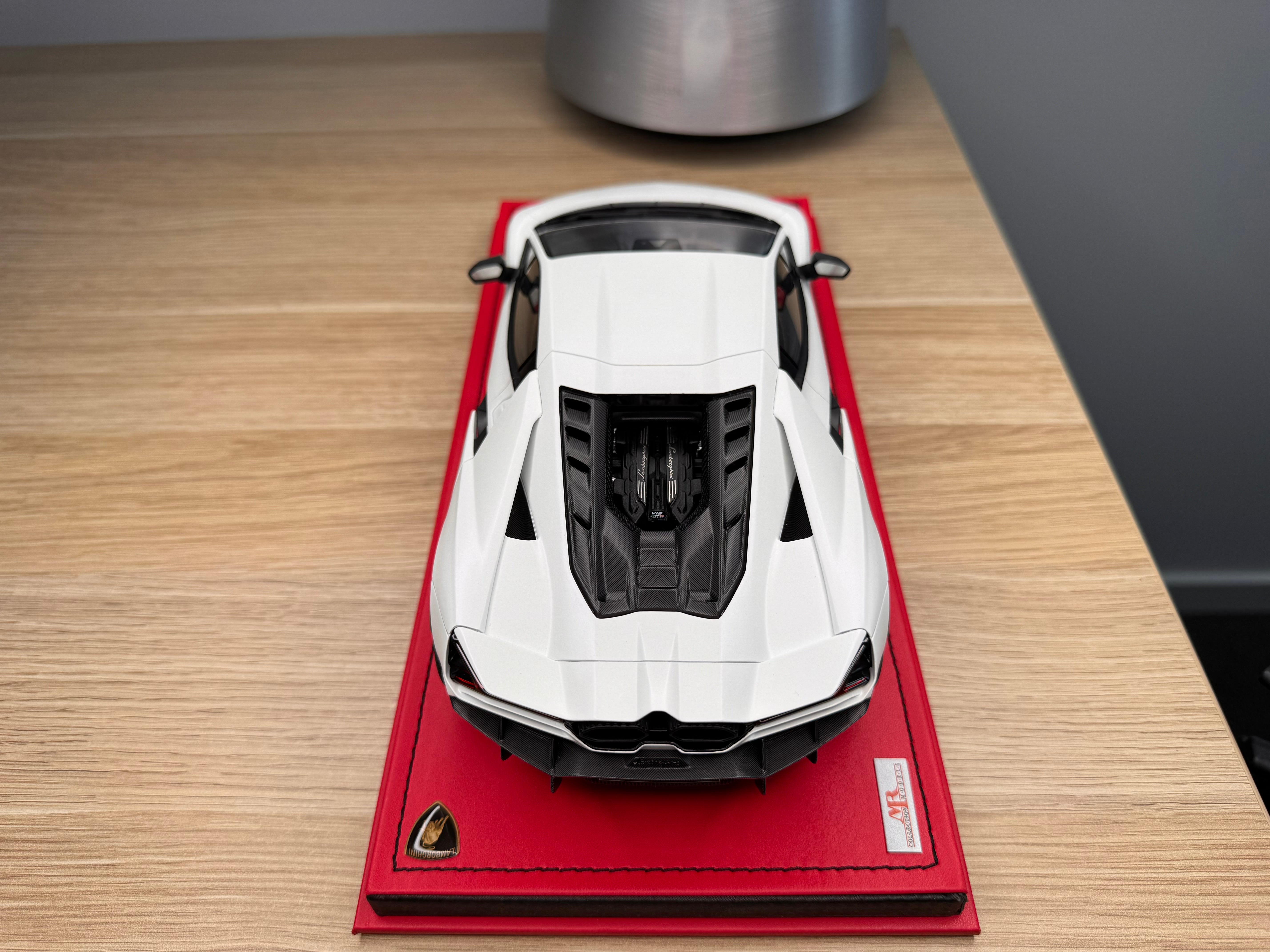 Lamborghini Revuelto - Bianco Siderale matte - 1:18