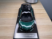 Load image into Gallery viewer, Lamborghini Aventador SVJ - Verde Hydra - 1:18
