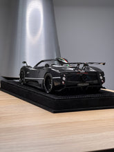 Load image into Gallery viewer, Pagani Zonda Cinque Roadster - Black / Carbon - 1:18
