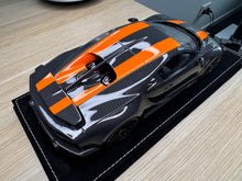 Load image into Gallery viewer, Bugatti Chiron Super Sport 300 - Black Carbon &amp; Orange - 1:18
