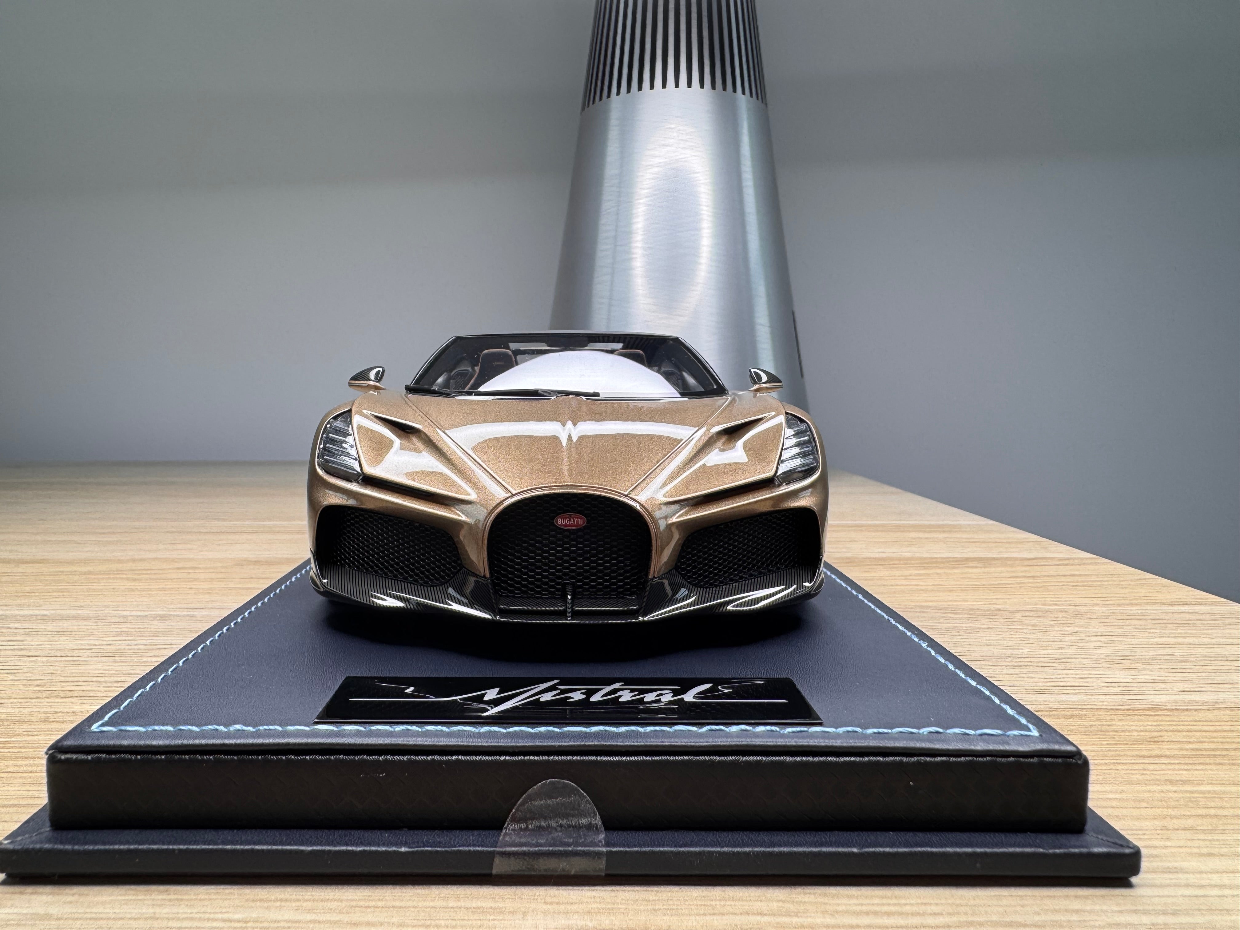 Bugatti Mistral - Dore gold - 1:18