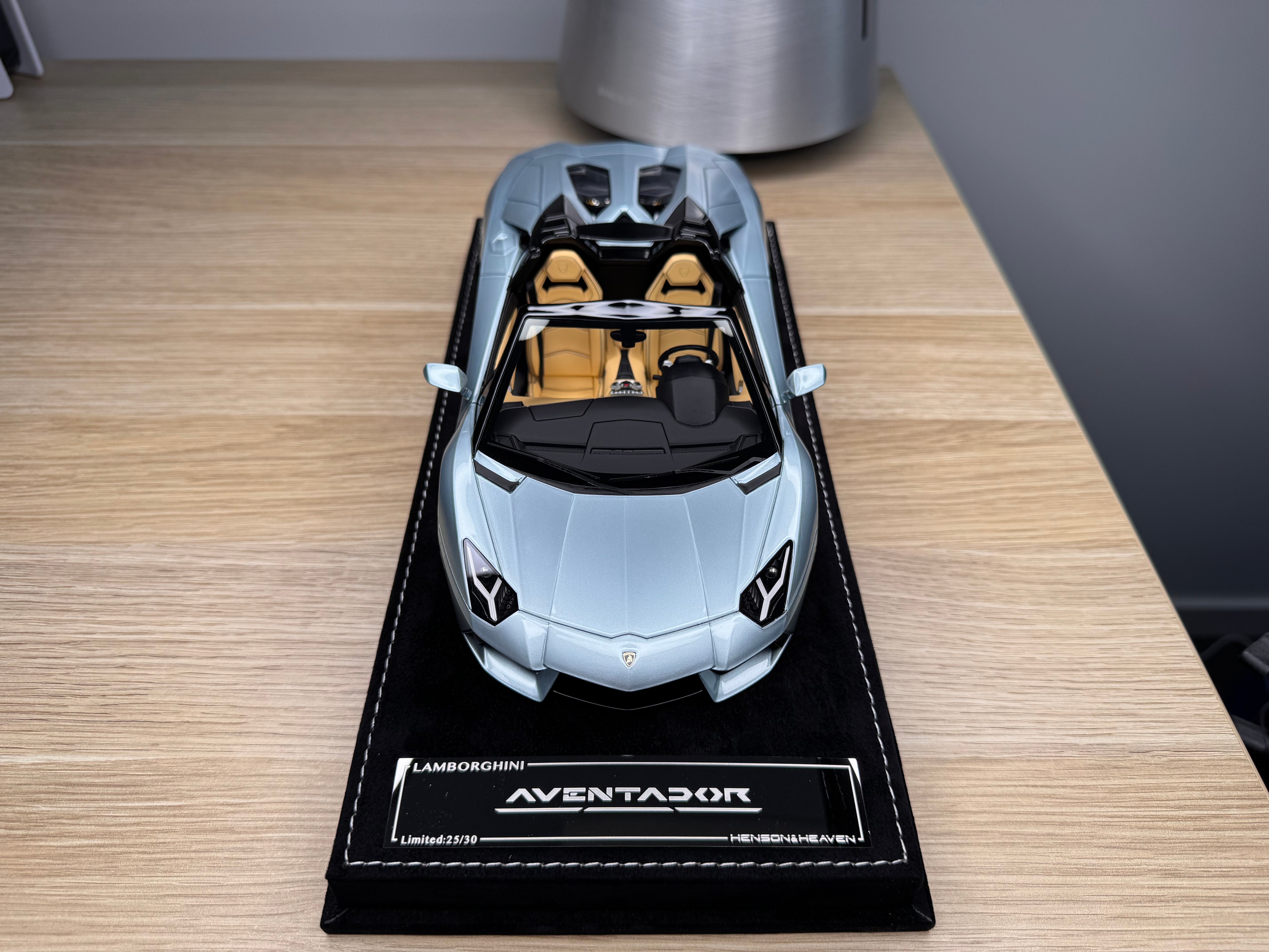 Lamborghini Aventador LP700-4 Roadster - Azzurro Thethis - 1:18
