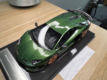 Load image into Gallery viewer, Lamborghini Aventador SVJ - Verde Ermes - 1:18
