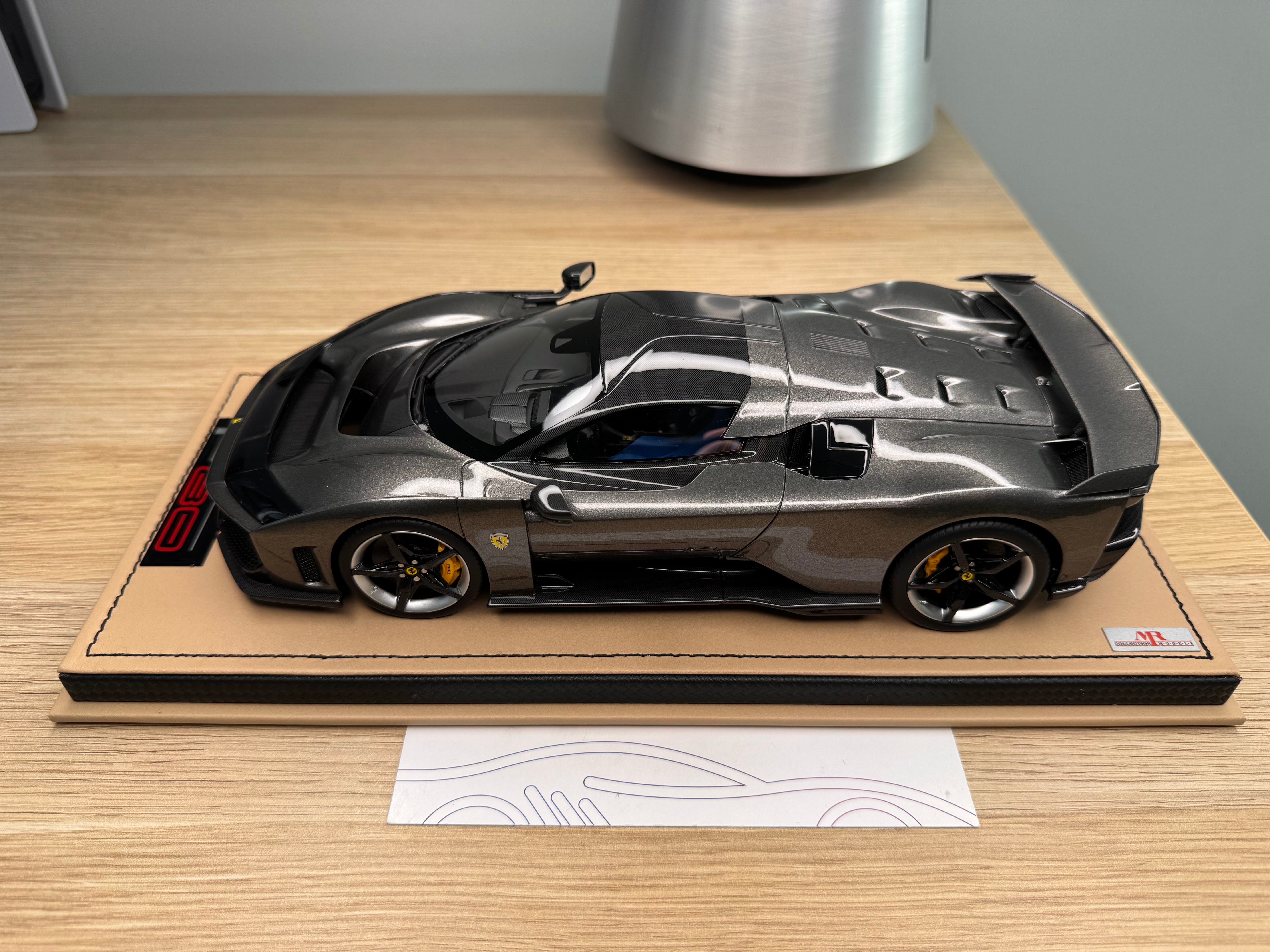 Ferrari F80 - Canna di Fucile LE49 - 1:18