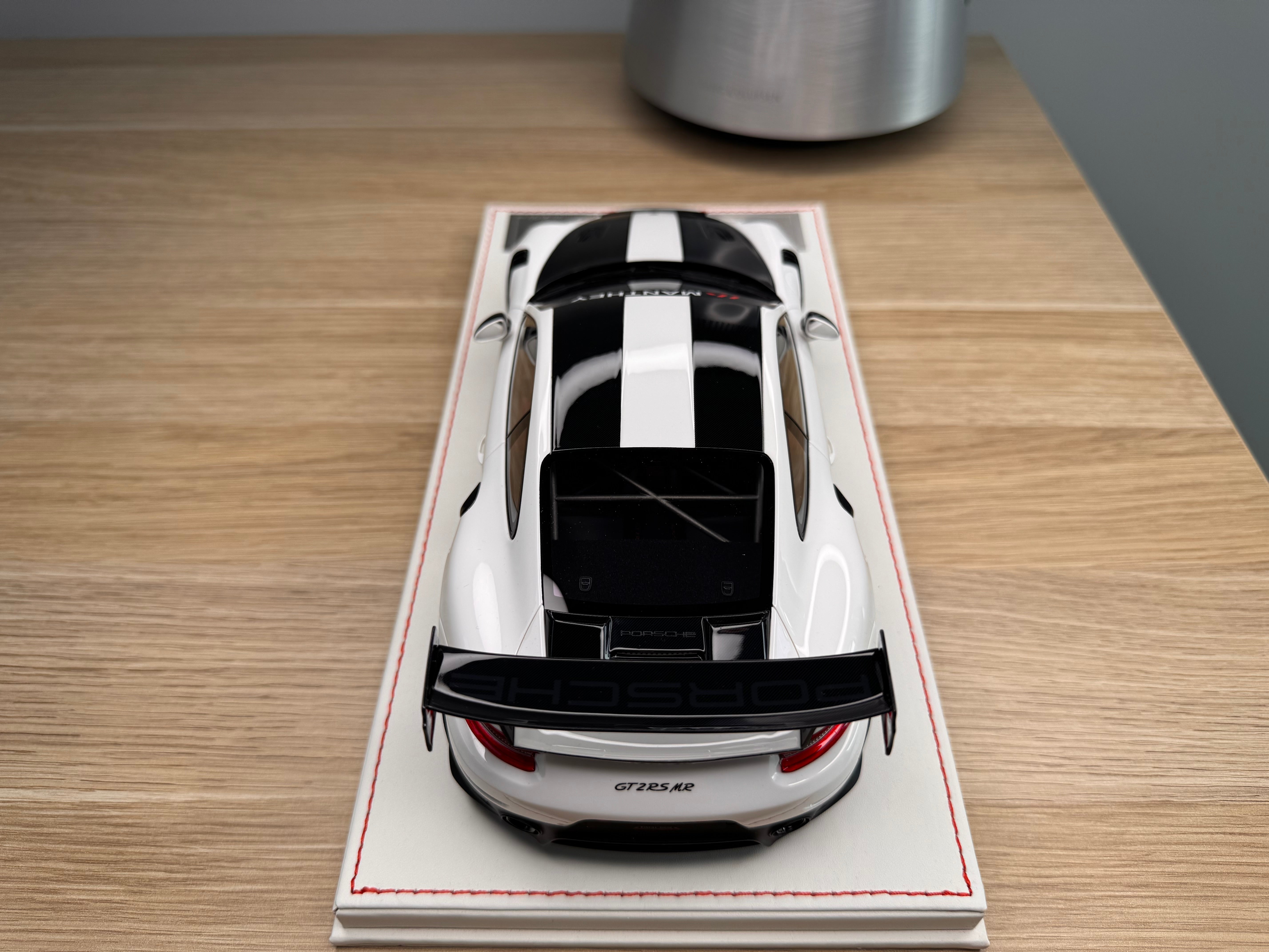 Porsche 911 GT2RSMR - White - 1:18