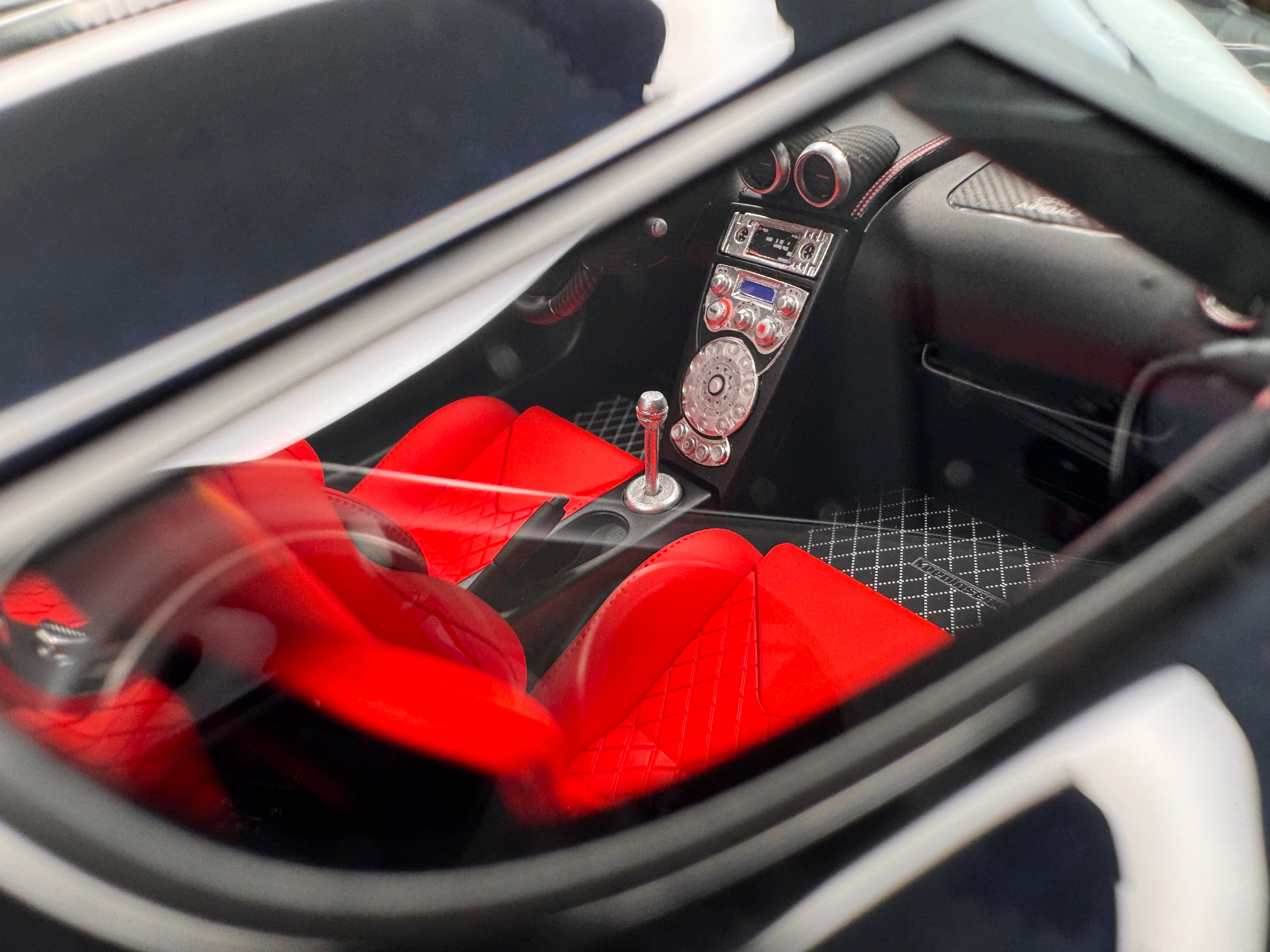 Koenigsegg CCXR - Gloss Black - 1:18