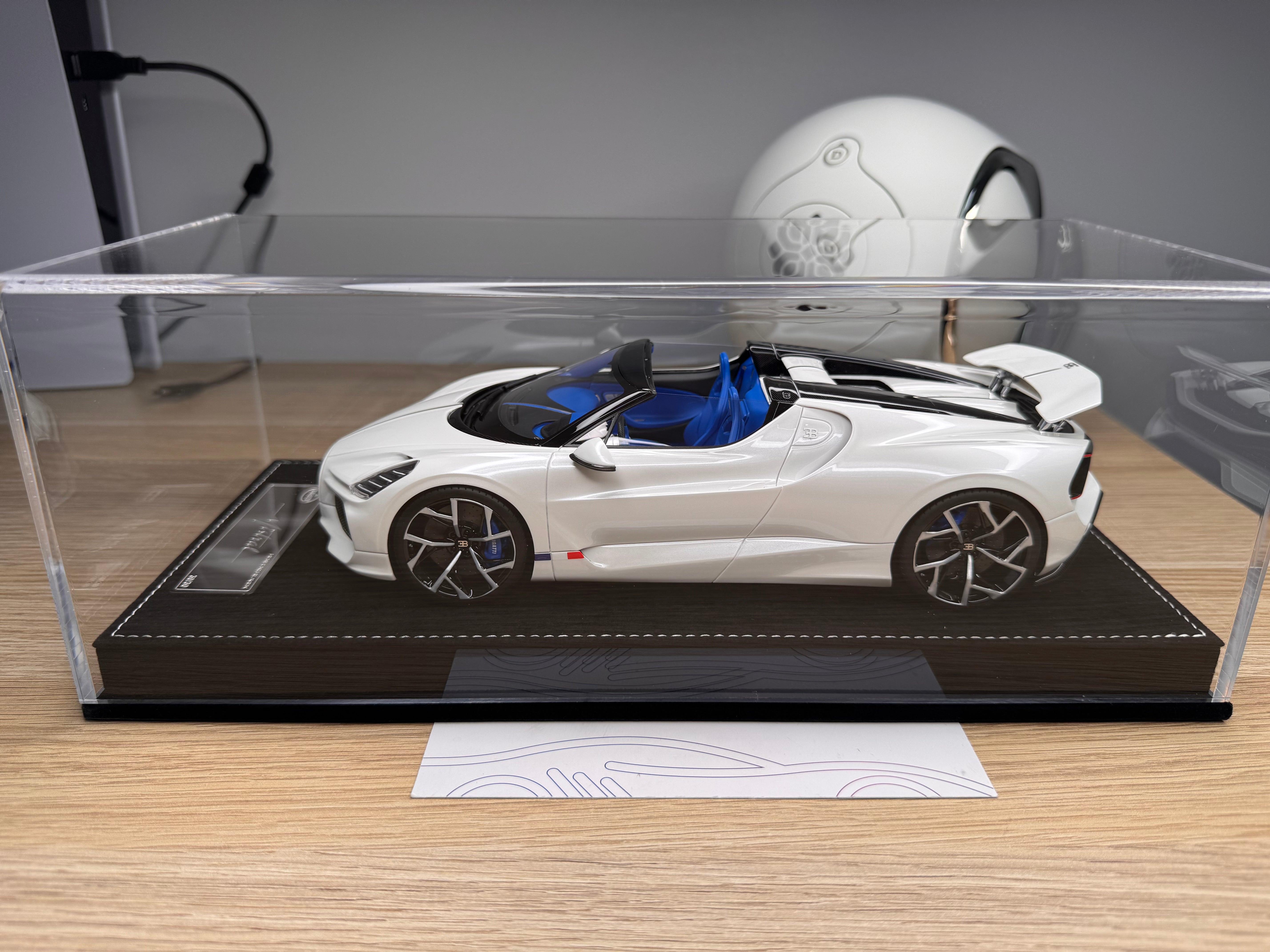 Bugatti Mistral - Pearl White - 1:18