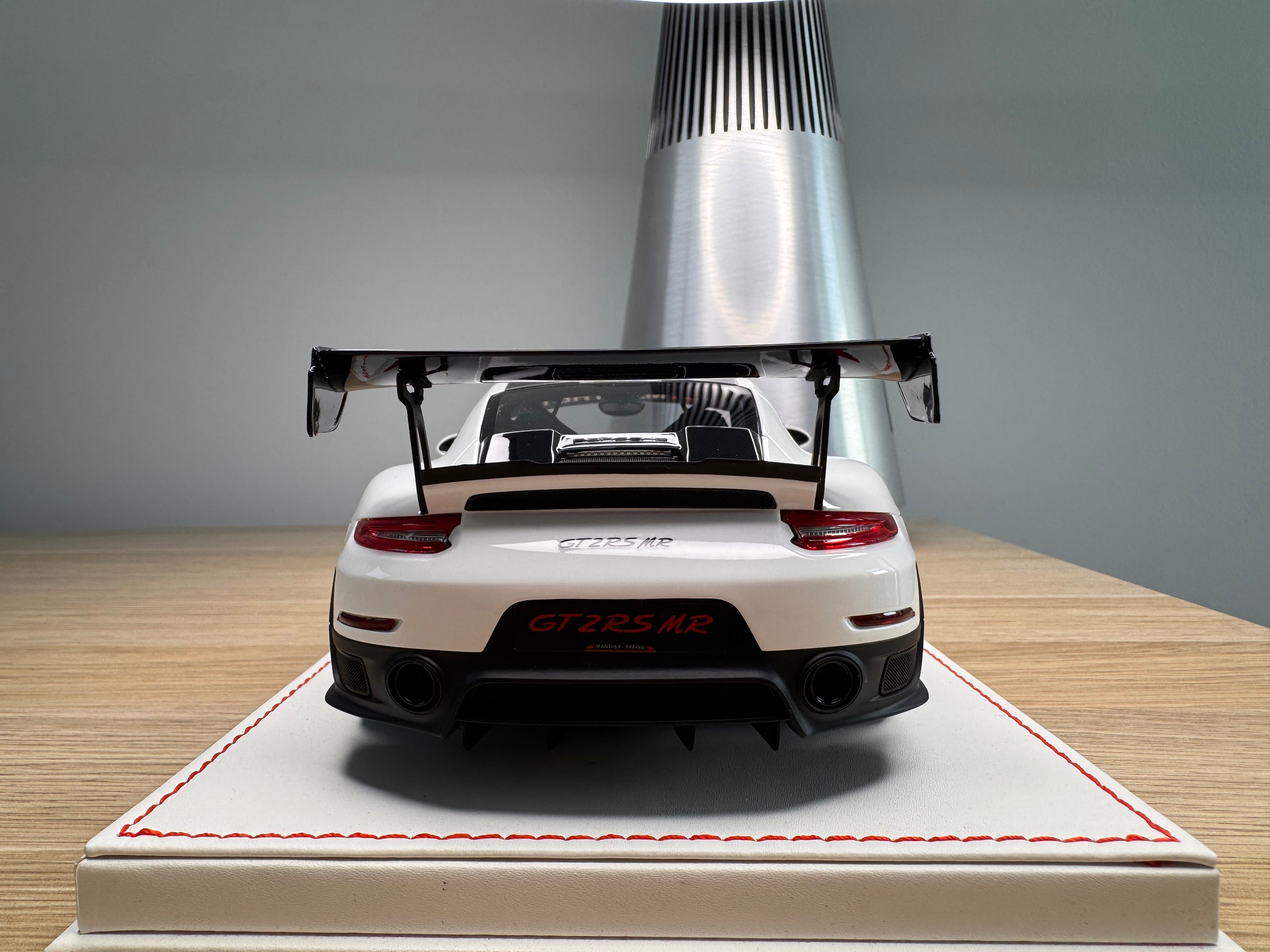 Porsche 911 GT2RSMR - White - 1:18