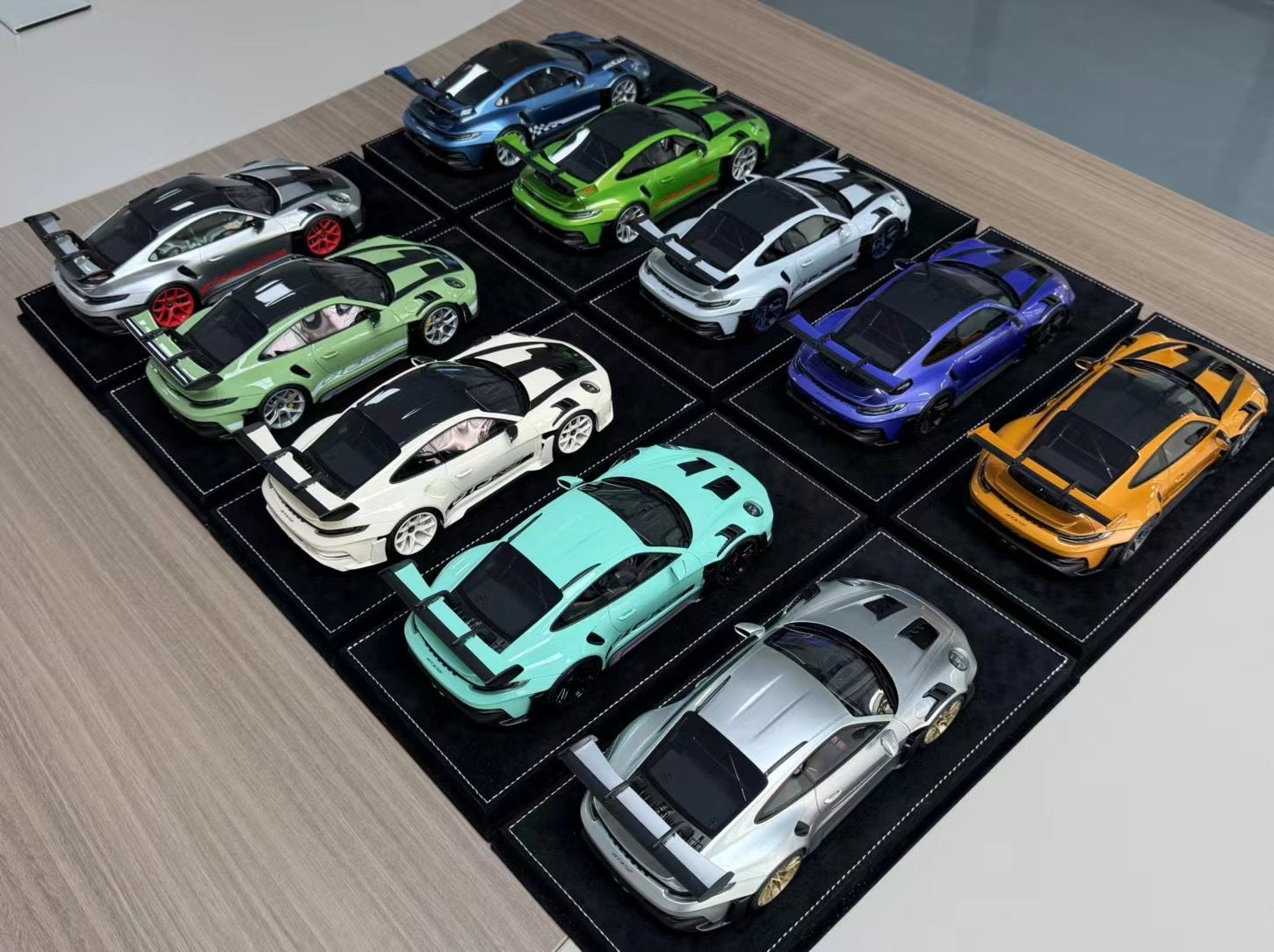 Porsche 911 992 GT3RS - select colour by Henson & Heaven (HH) - 1:18