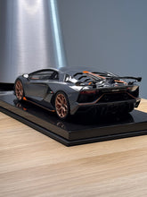 Load image into Gallery viewer, Lamborghini Aventador SVJ - Grigio Telesto - 1:18
