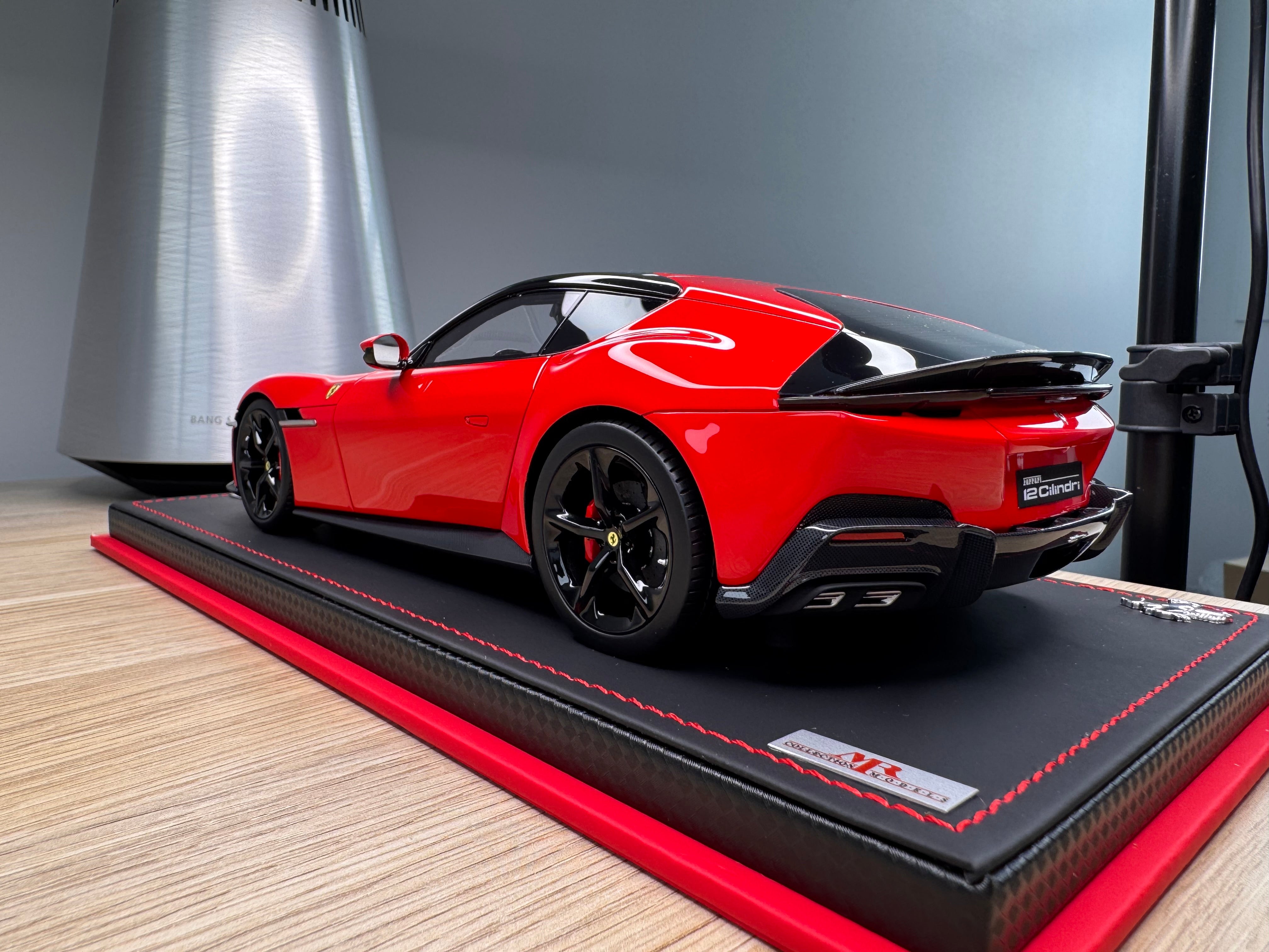 Ferrari 12 Cilindri - Rosso Scuderia - 1:18