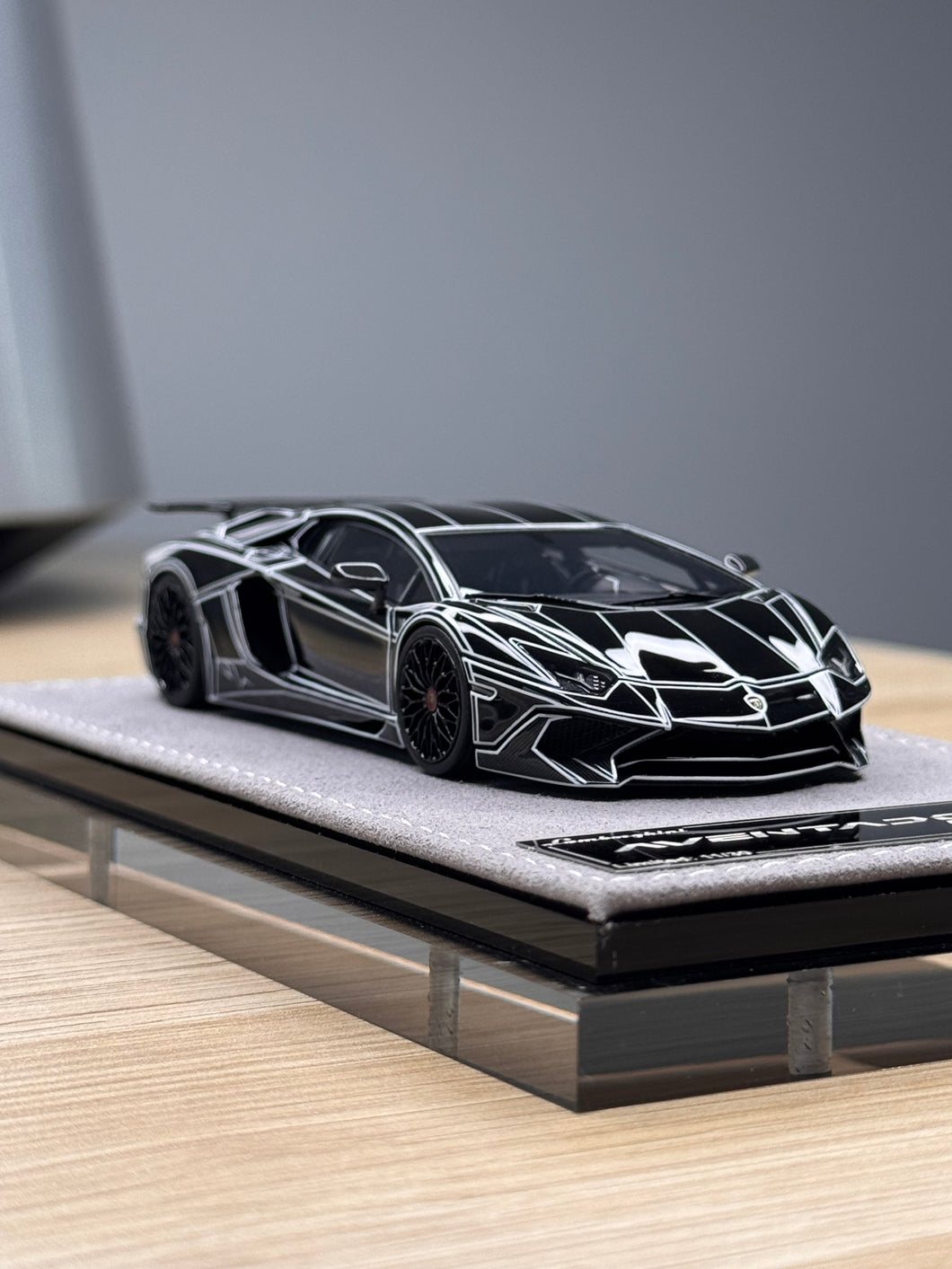 Lamborghini Aventador SV - Gloss Black / Luminous Stripes - 1:43