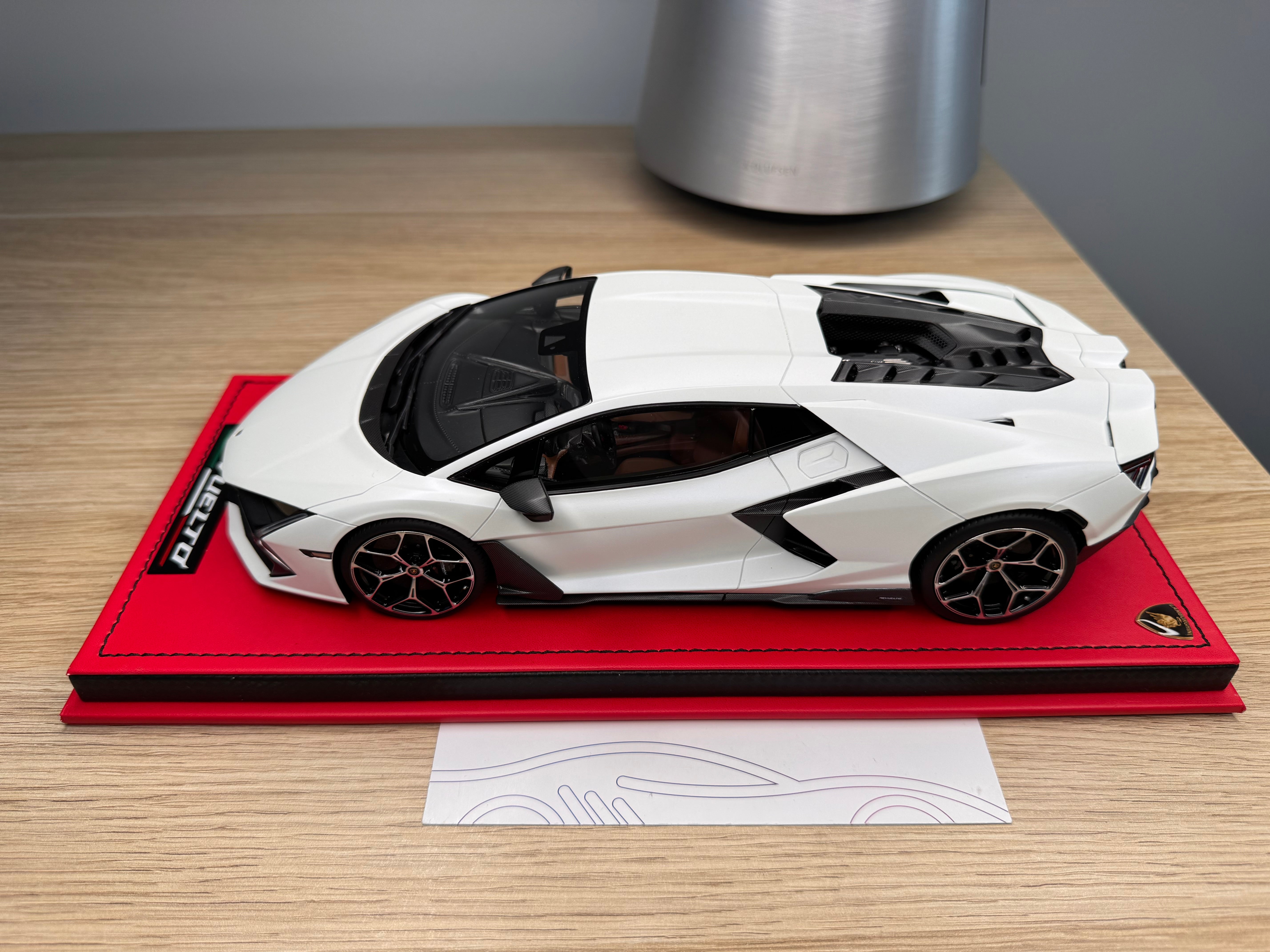 Lamborghini Revuelto - Bianco Siderale matte - 1:18