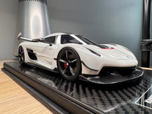 Load image into Gallery viewer, Koenigsegg Jesko - Crystal White - 1:18

