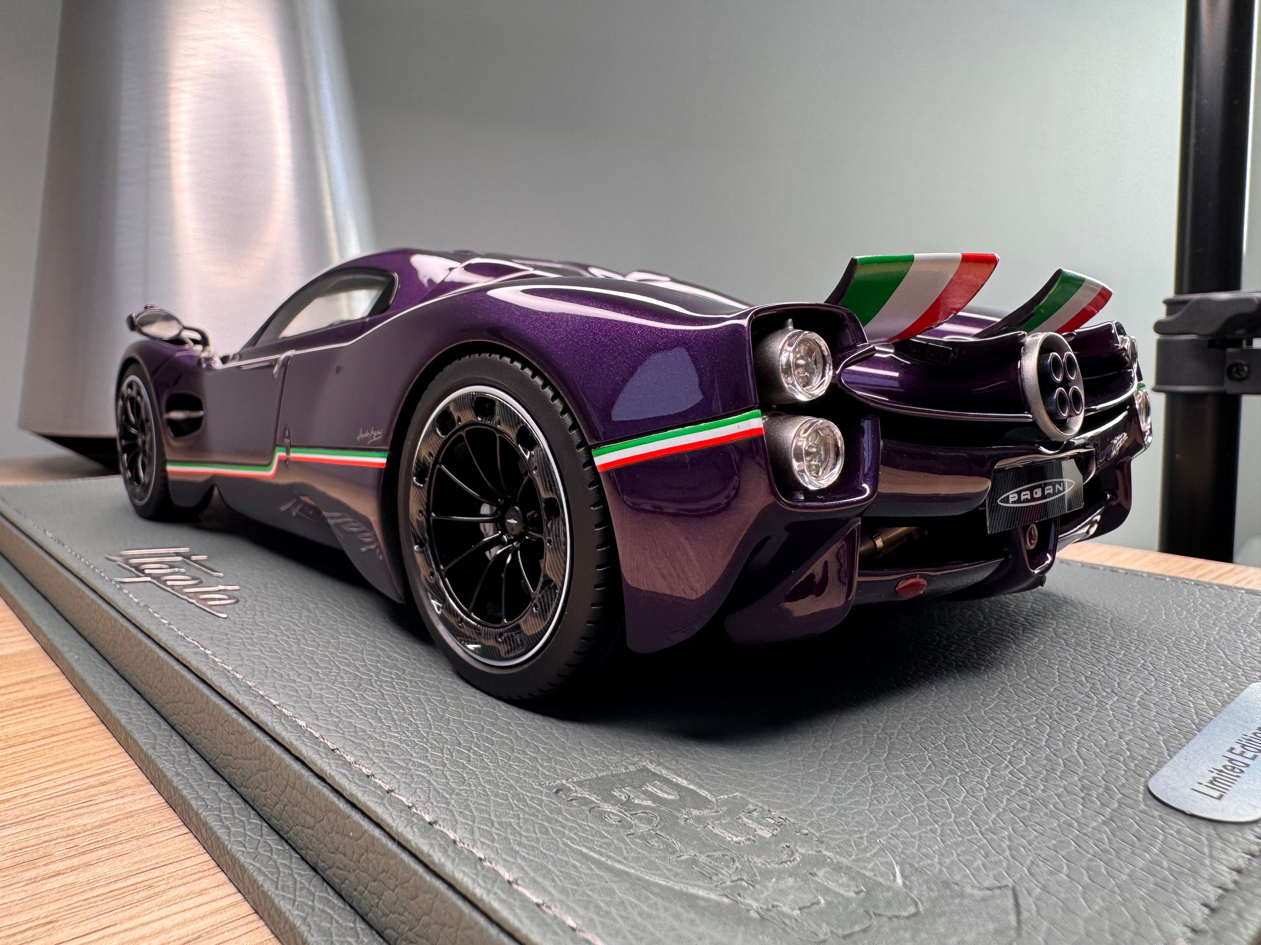 Pagani Utopia - Viola Hong Kong new version - 1:18