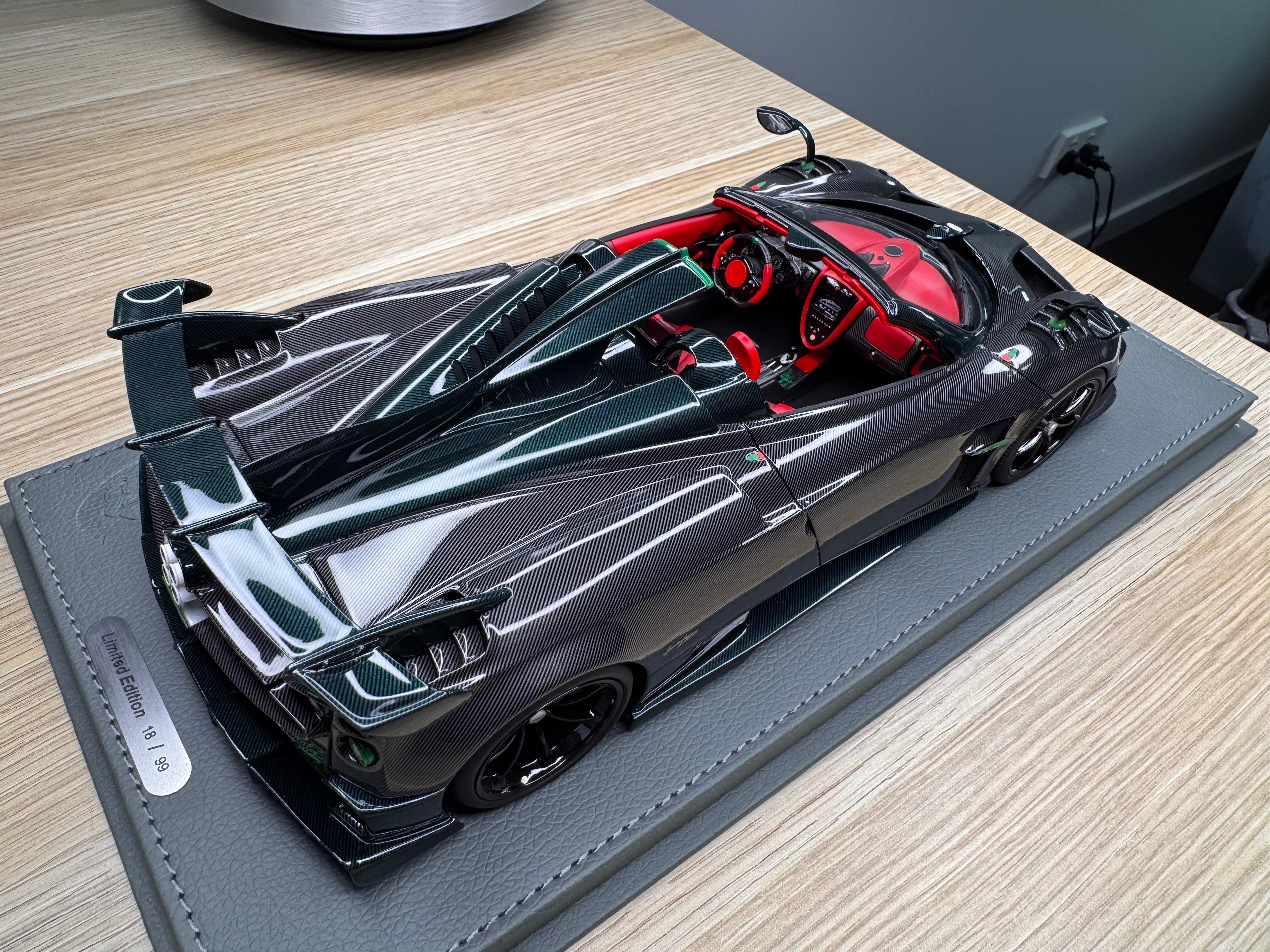 Pagani Imola Roadster - Gloss Carbon - 1:18