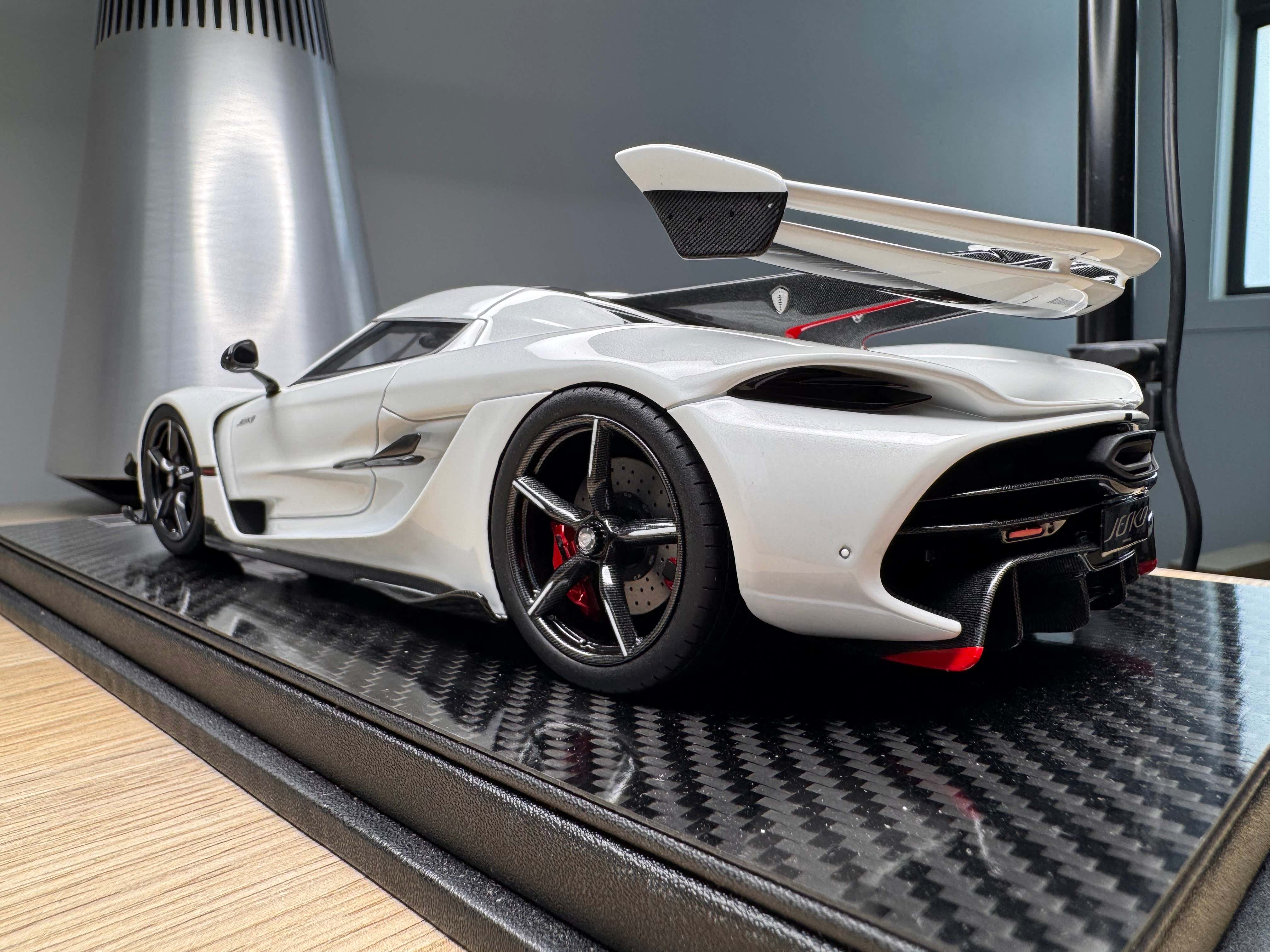 Koenigsegg Jesko - Crystal White - 1:18