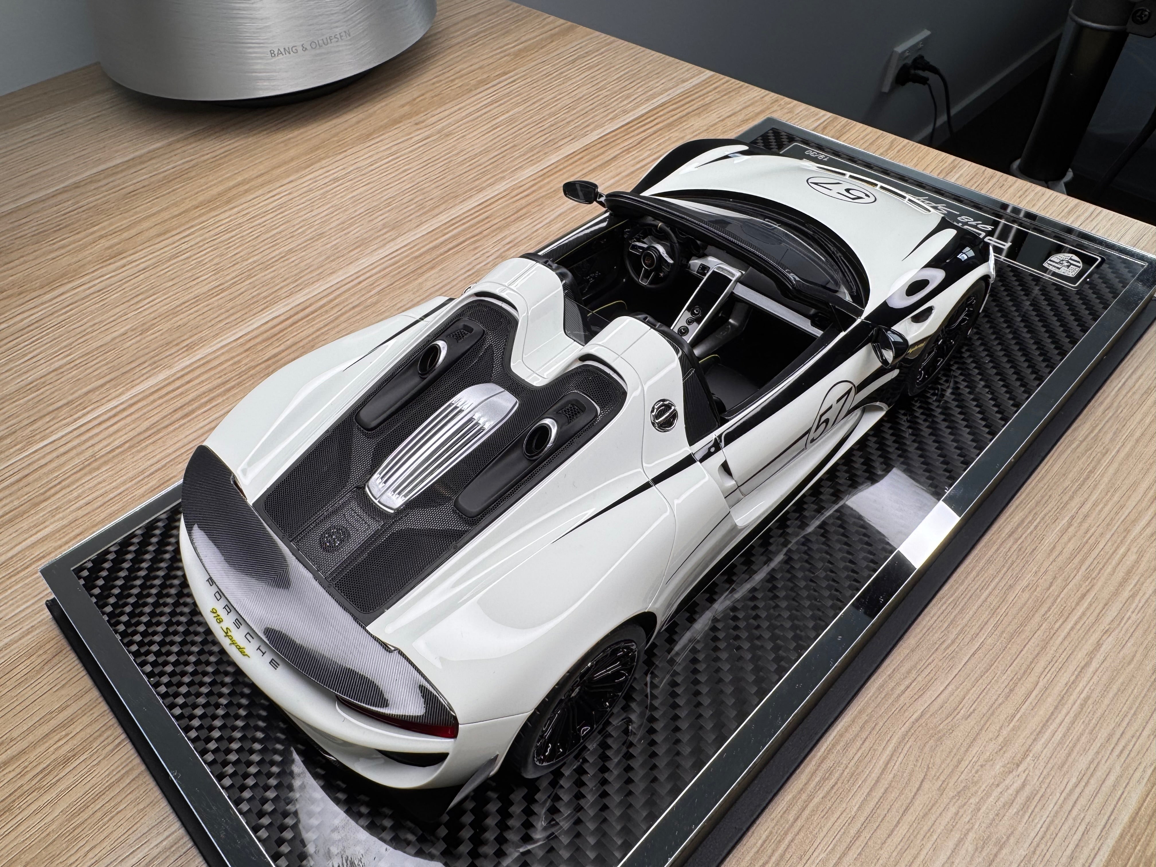 Porsche 918 Spyder - Luminous Green number 57 - 1:18