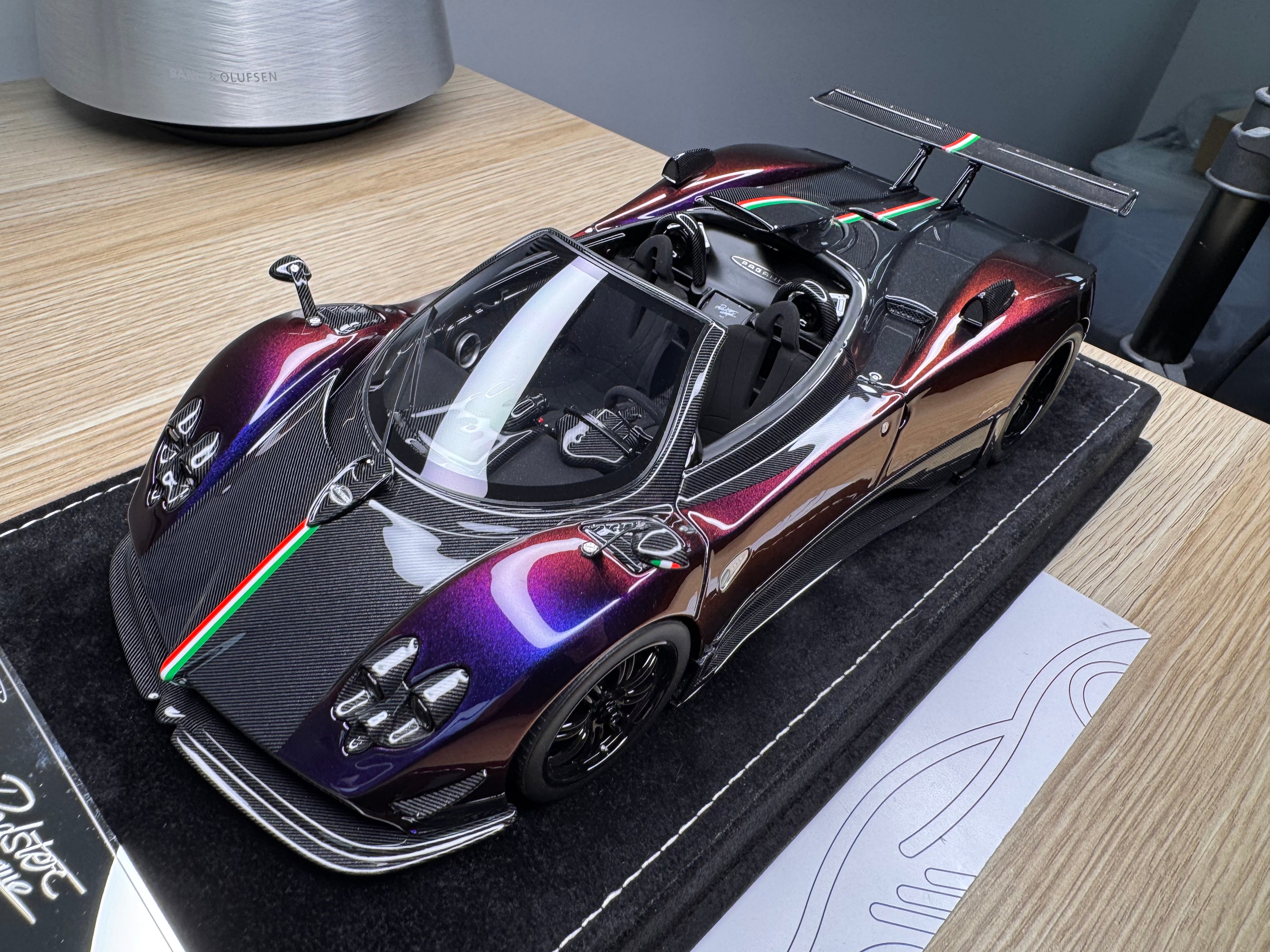 Pagani Zonda Cinque Roadster - Chameleon Purple / Carbon - 1:18