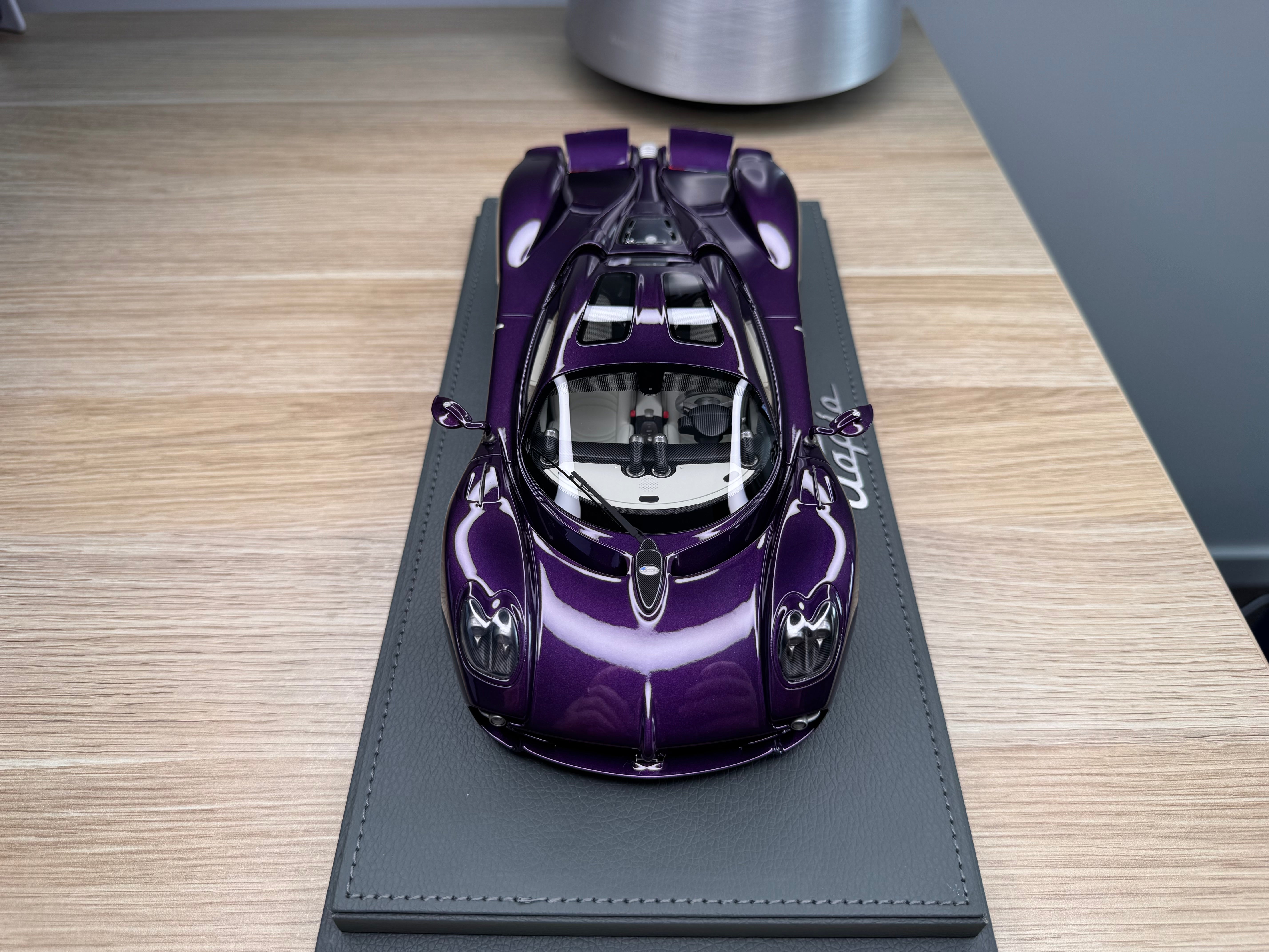 Pagani Utopia - Viola Hong Kong new version - 1:18