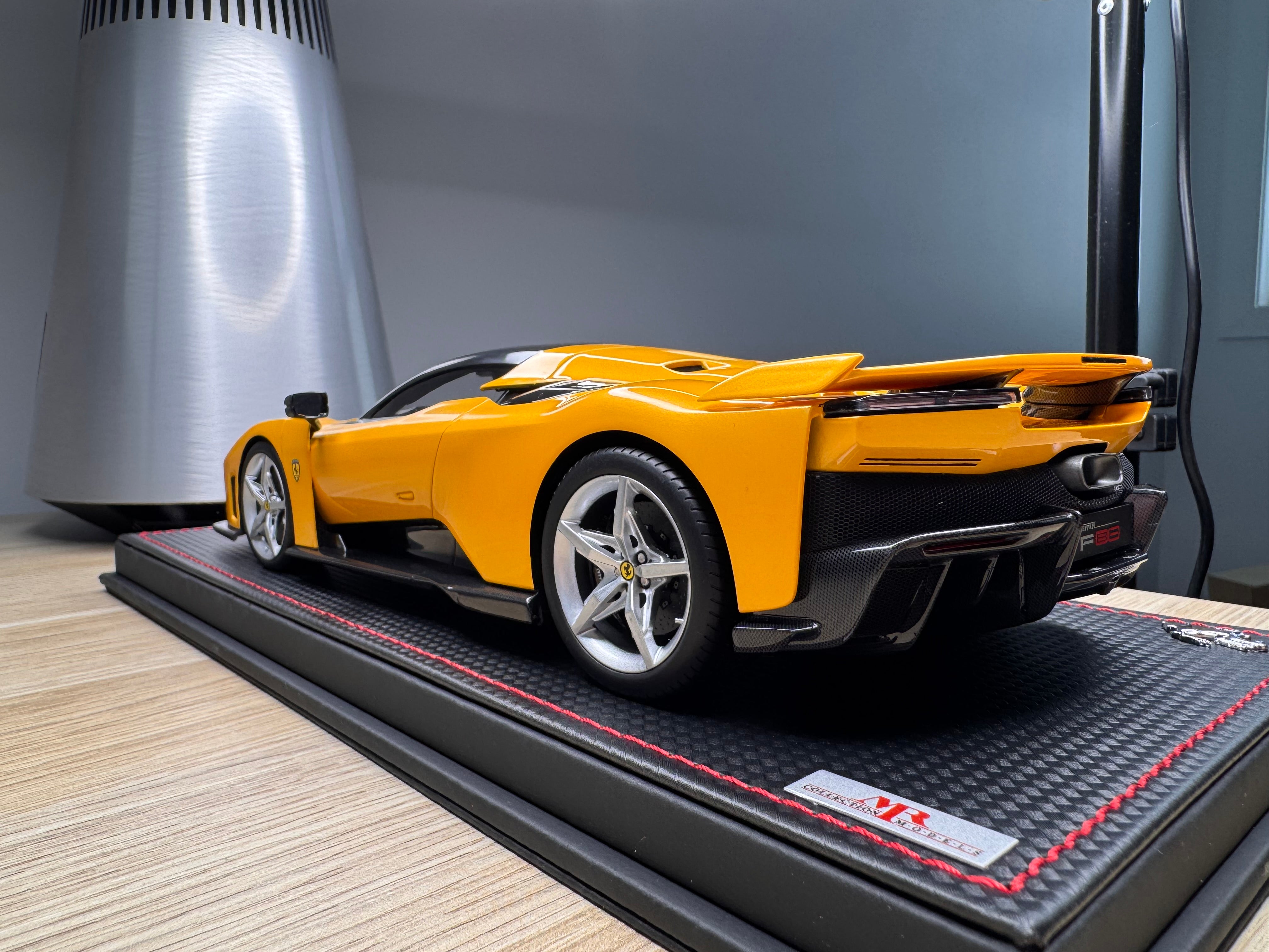 Ferrari F80 - Giallo Triplo Strato - 1:18