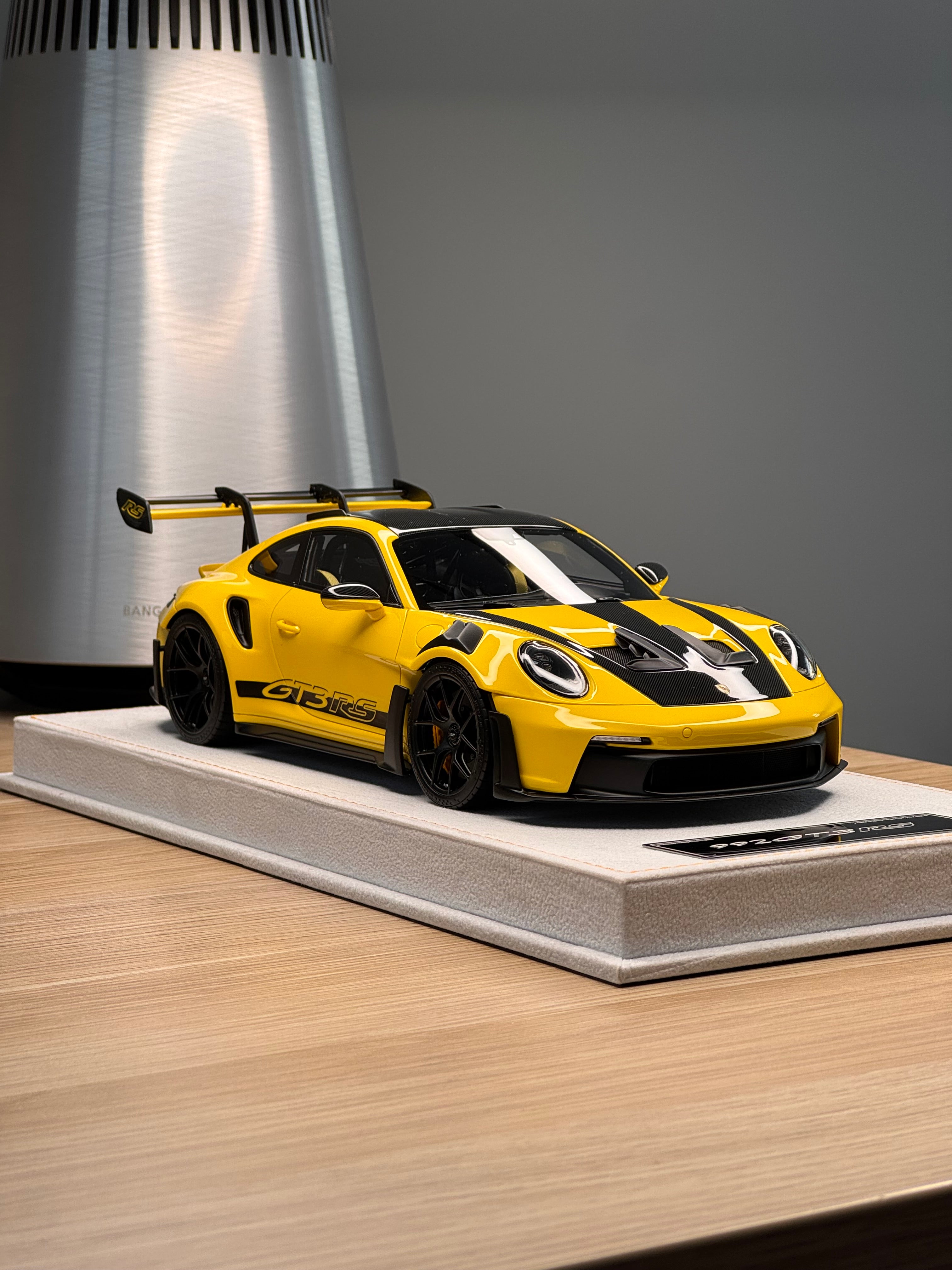 Porsche 911 992 GT3RS - Speed Yellow - 1:18