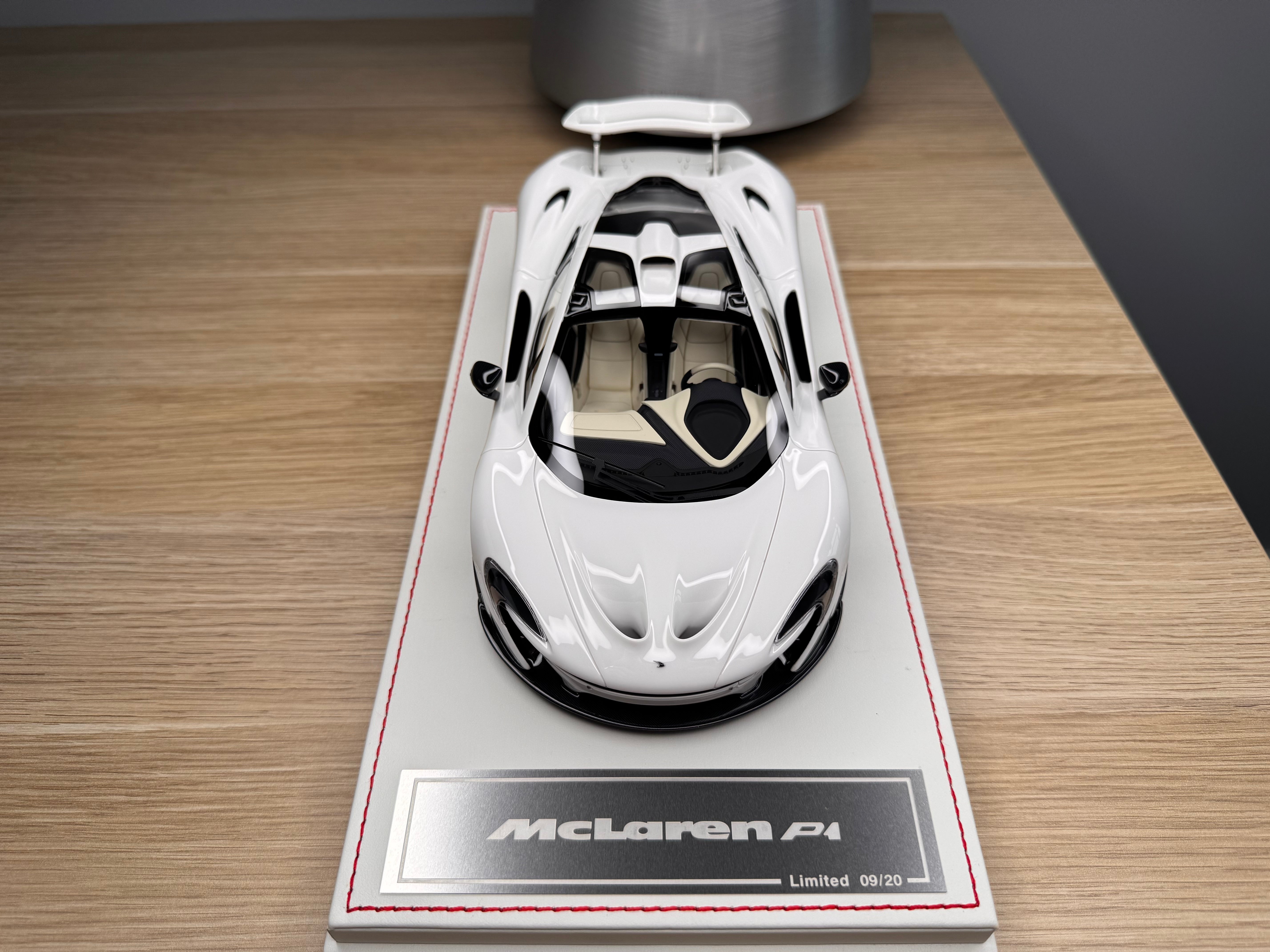 McLaren P1 - Silica White / Black - 1:18