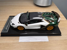 Load image into Gallery viewer, Lamborghini Aventador SVJ - Bianco Aether / Verde Hydra - 1:18
