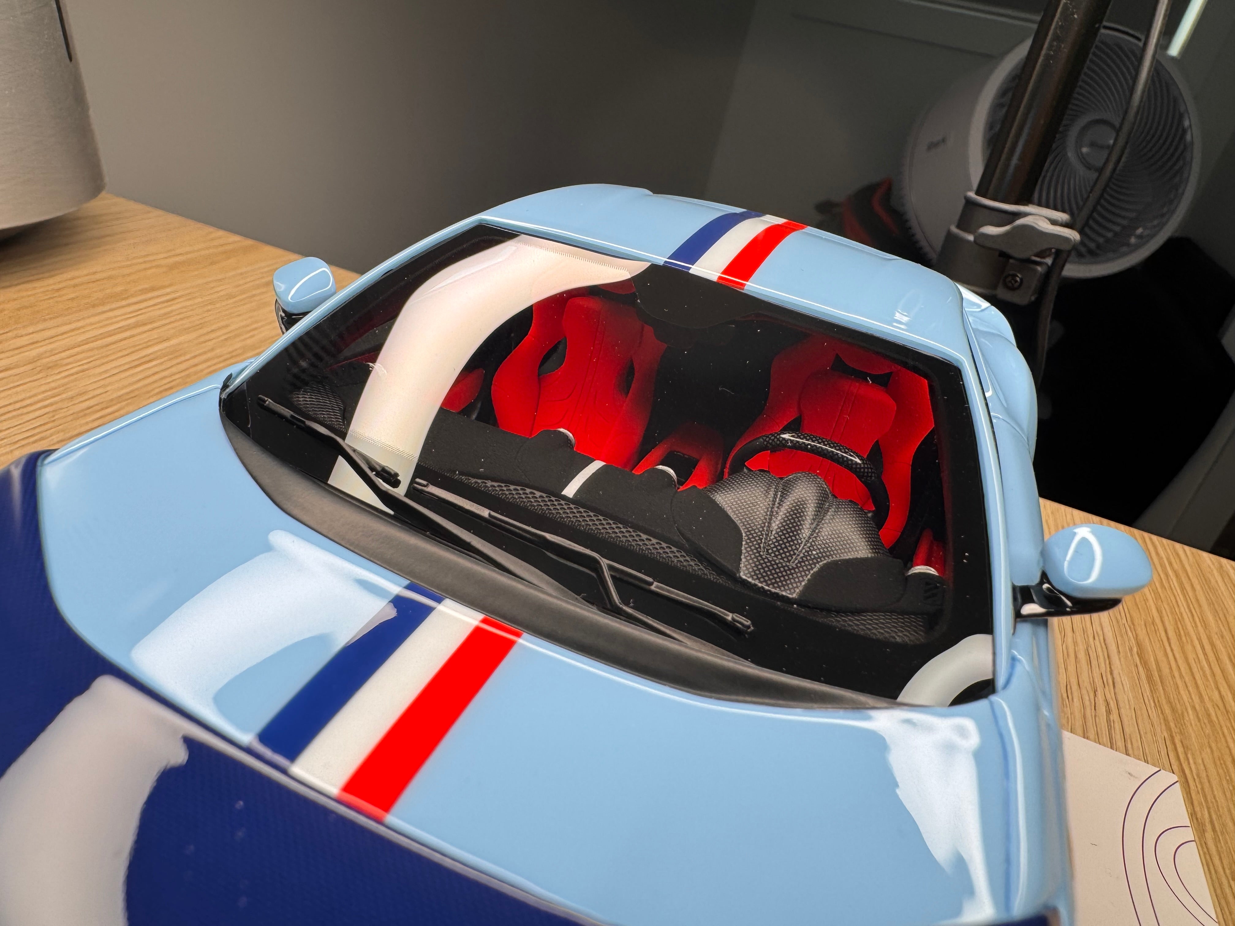 Ferrari 812 Competizione - Azzurro La Plata - 1:18