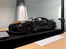 Load image into Gallery viewer, Bugatti Chiron Super Sport 300 - Black Carbon &amp; Orange - 1:18
