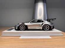 Load image into Gallery viewer, Porsche 911 992 GT3RS - GT Silver - 1:18
