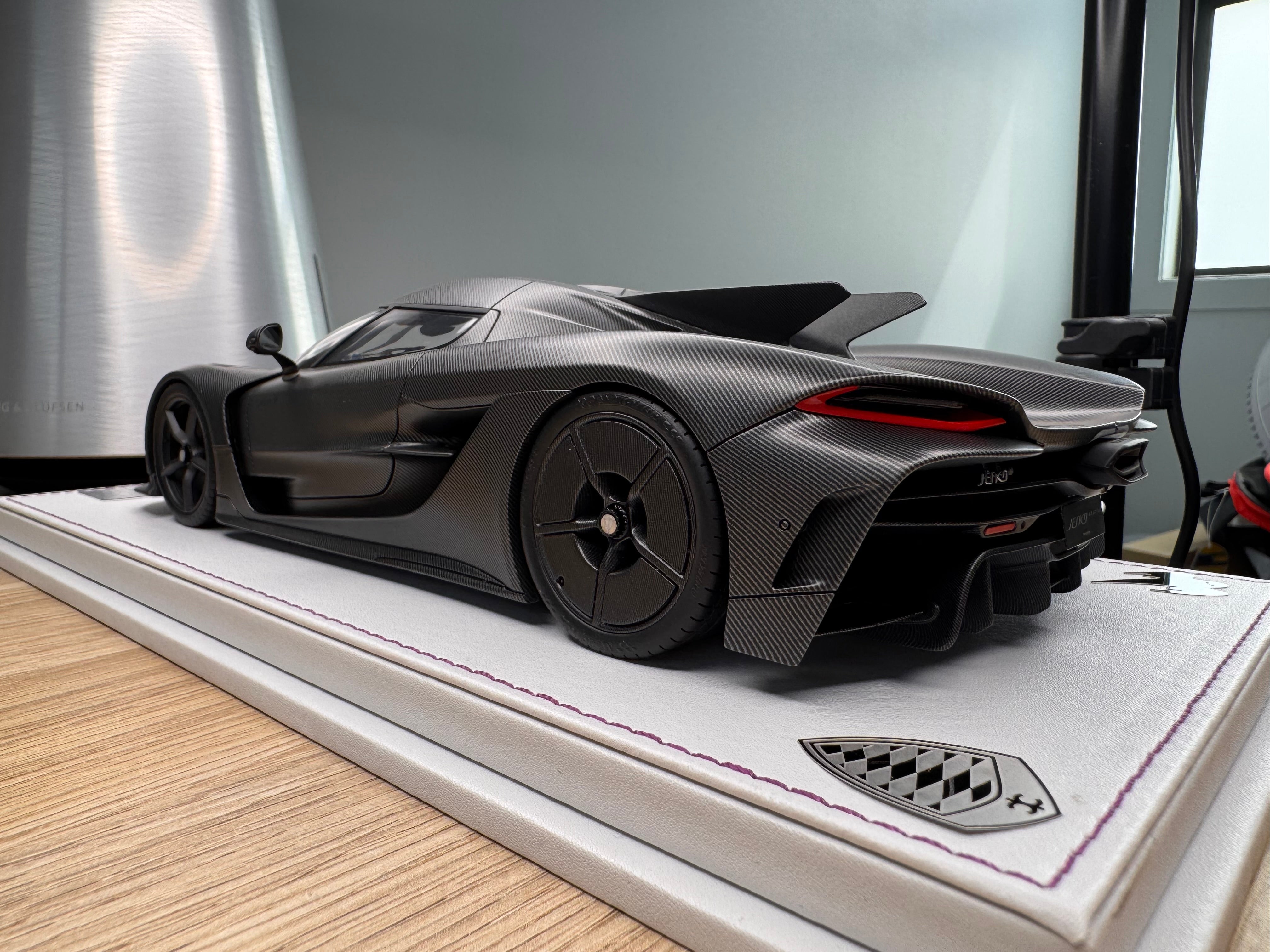 Koenigsegg Jesko Absolut 7289 PMC Special Project - naked carbon - 1:18