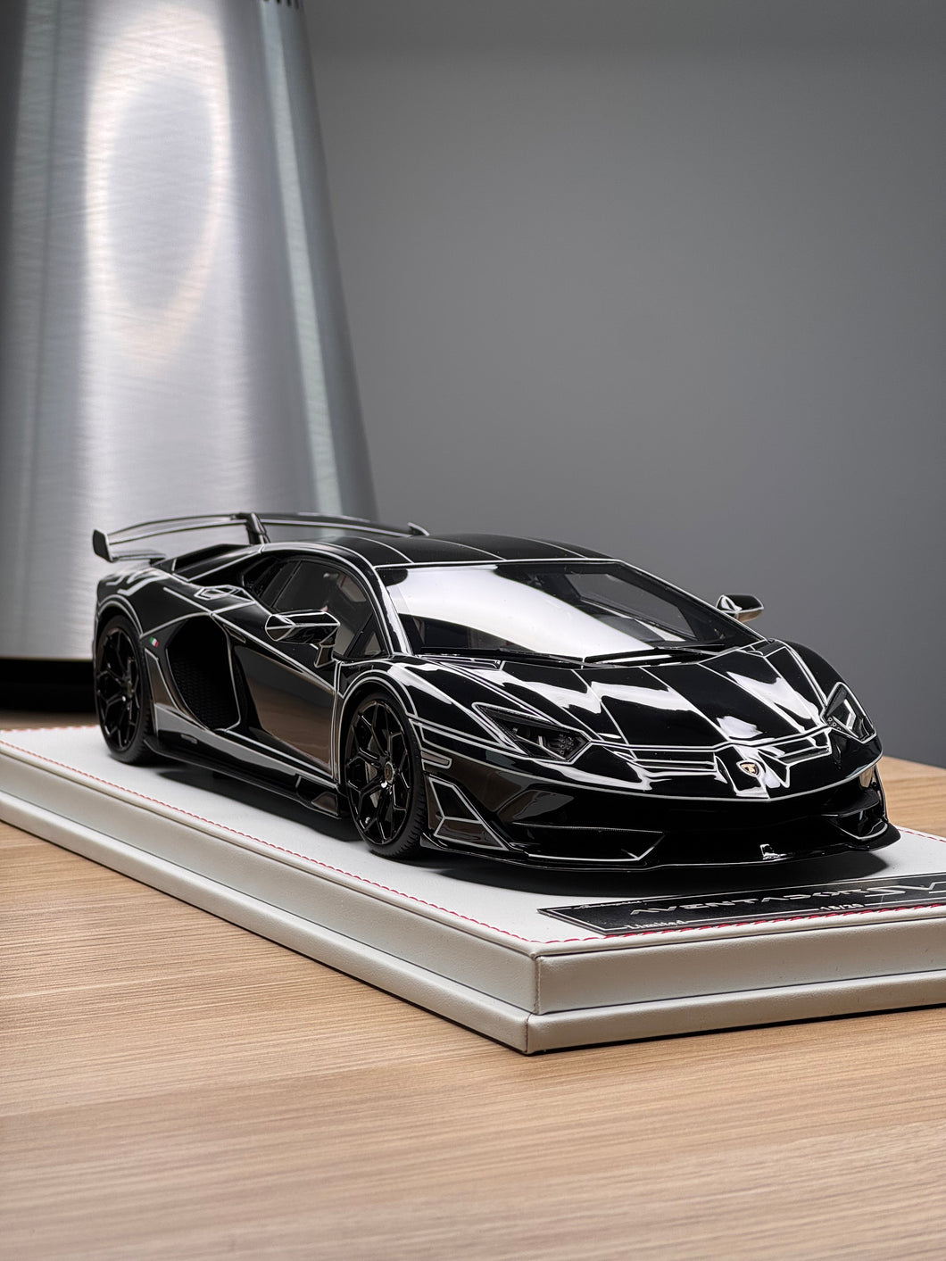 Lamborghini Aventador SVJ - Black Luminous - 1:18