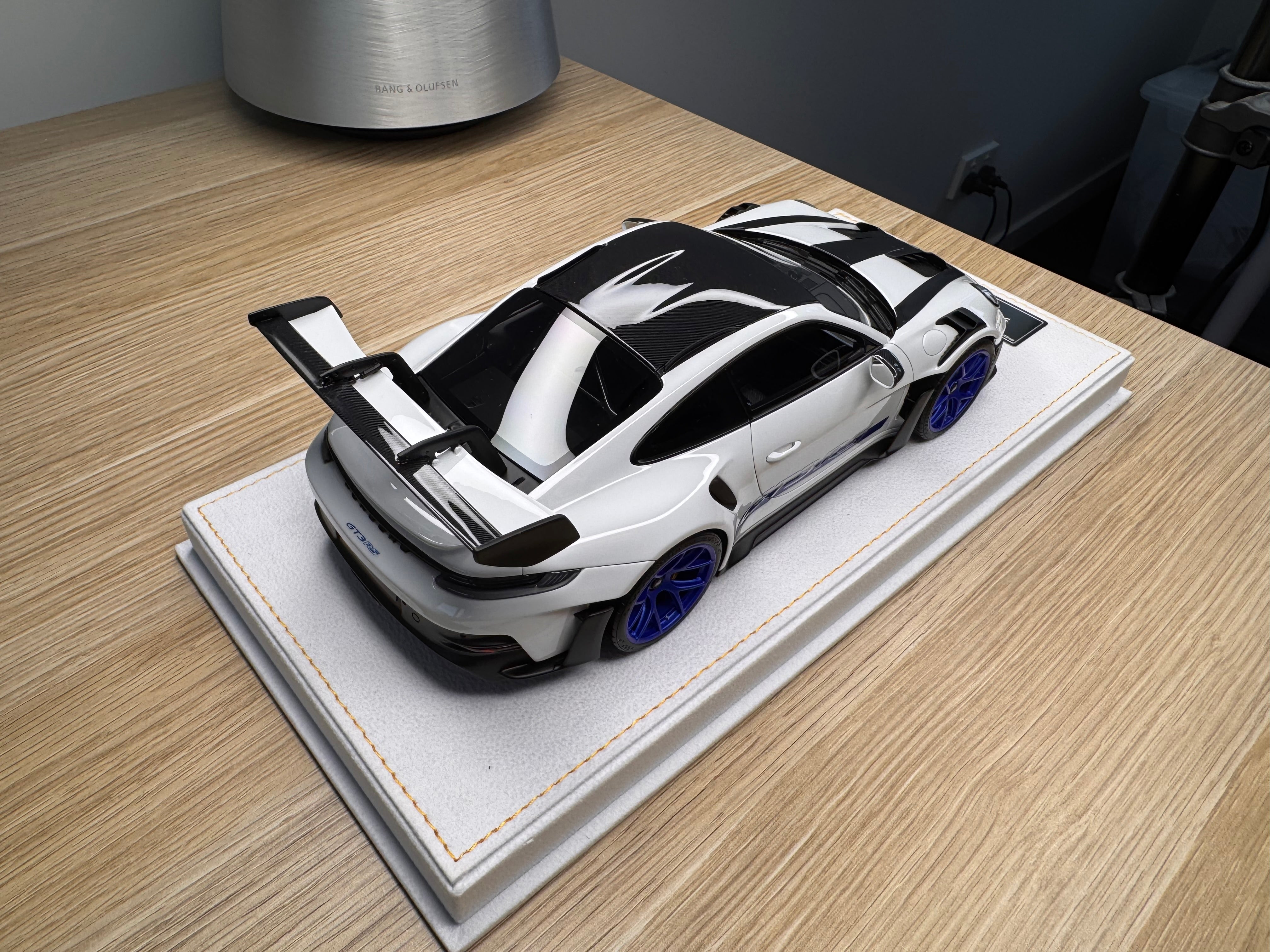 Porsche 911 992 GT3RS - Cement Grey - 1:18