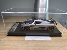 Load image into Gallery viewer, Koenigsegg Agera Prototype - 1:18
