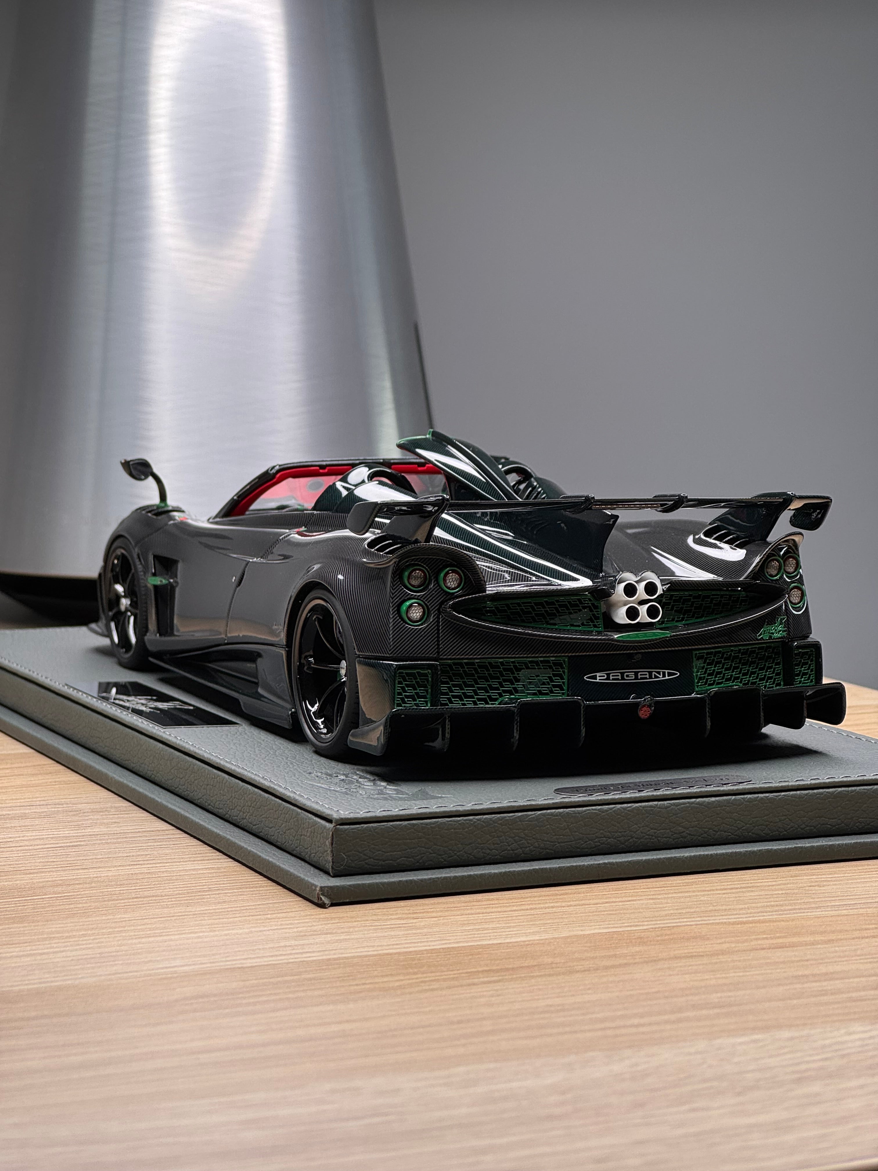 Pagani Imola Roadster - Gloss Carbon - 1:18
