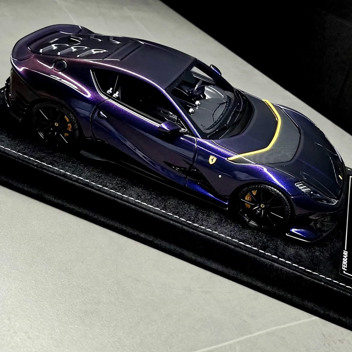 Ferrari 812 Competizione - Azzurro Iridescento - 1:18