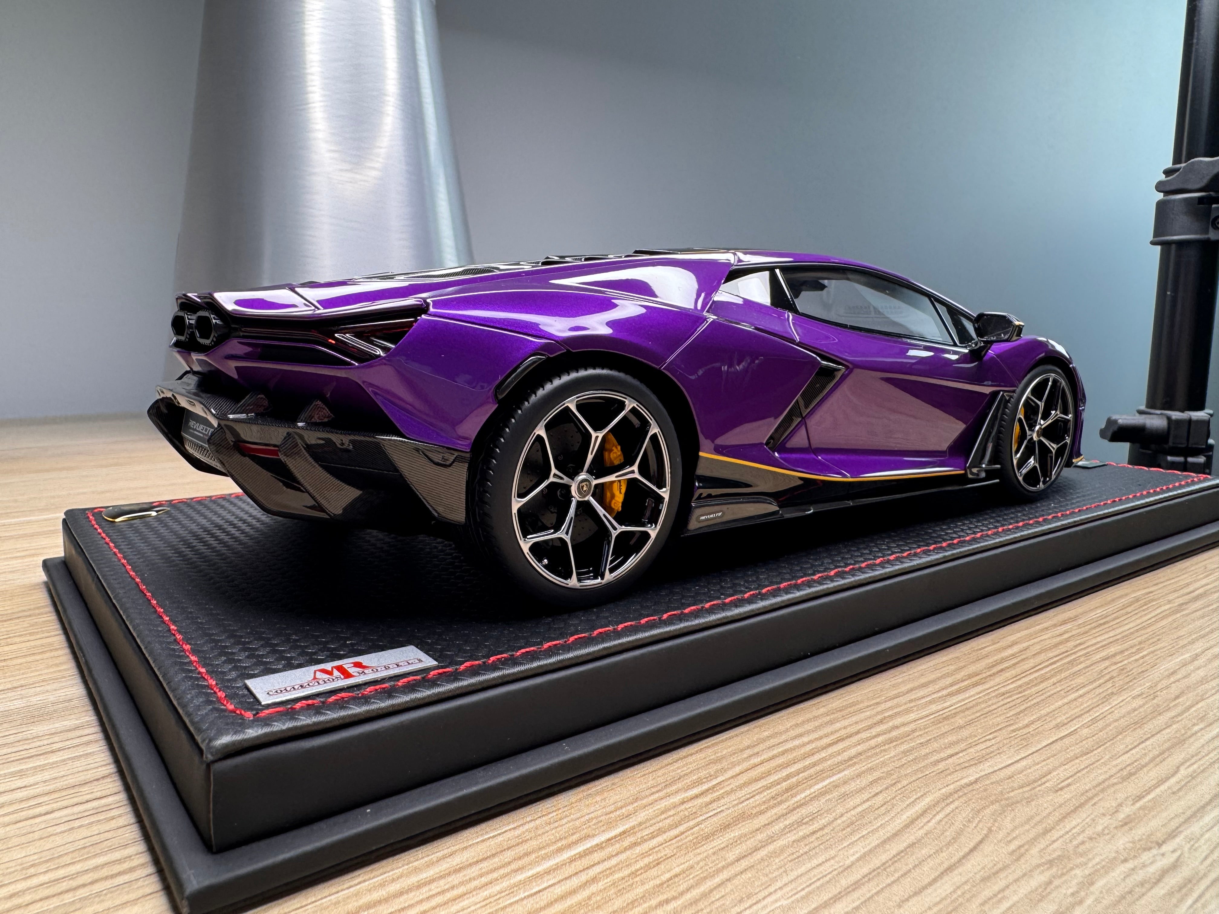 Lamborghini Revuelto - Viola Pasifae with yellow livery - 1:18