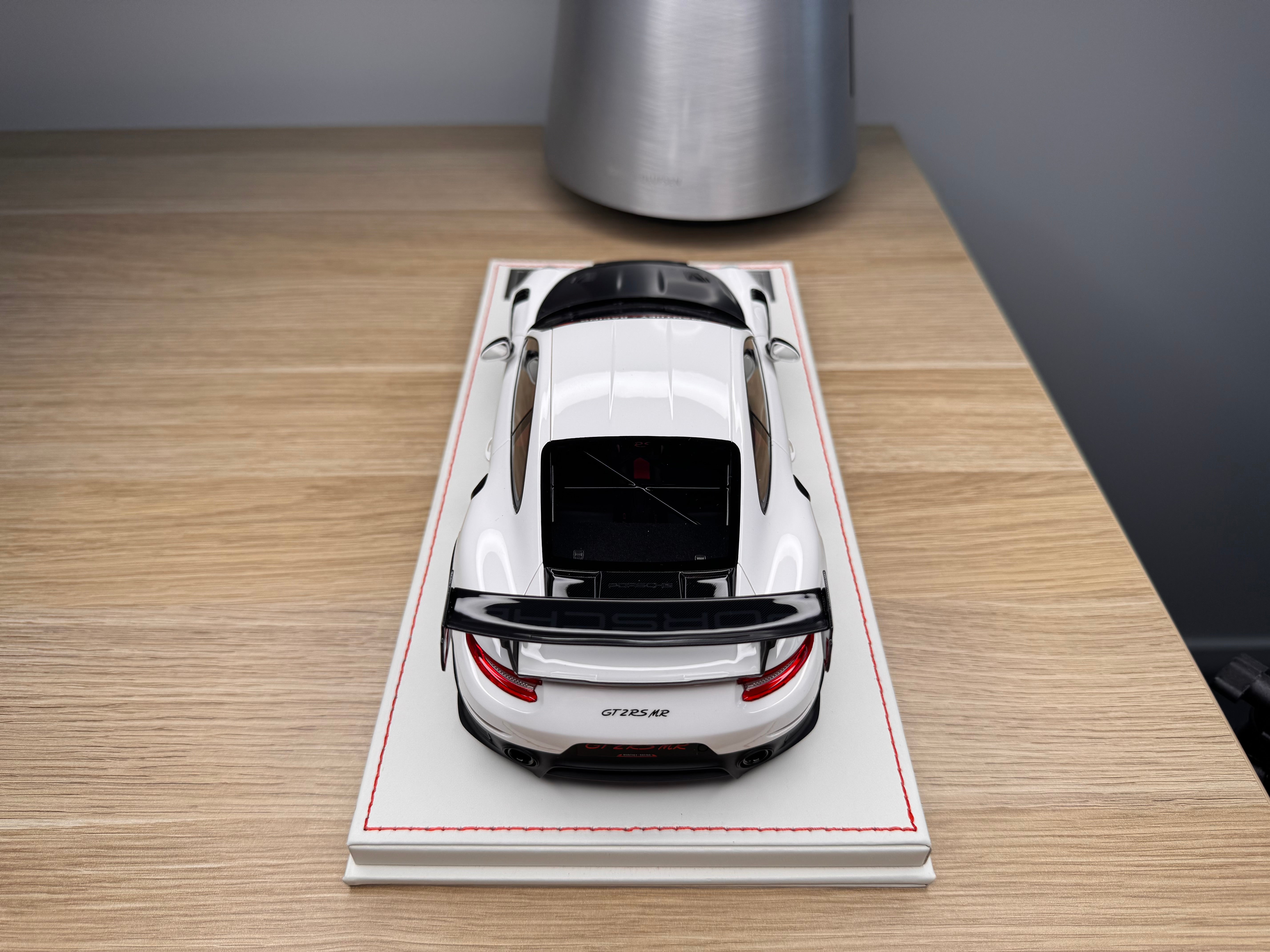 Porsche 911 GT2RSMR - White / Black - 1:18