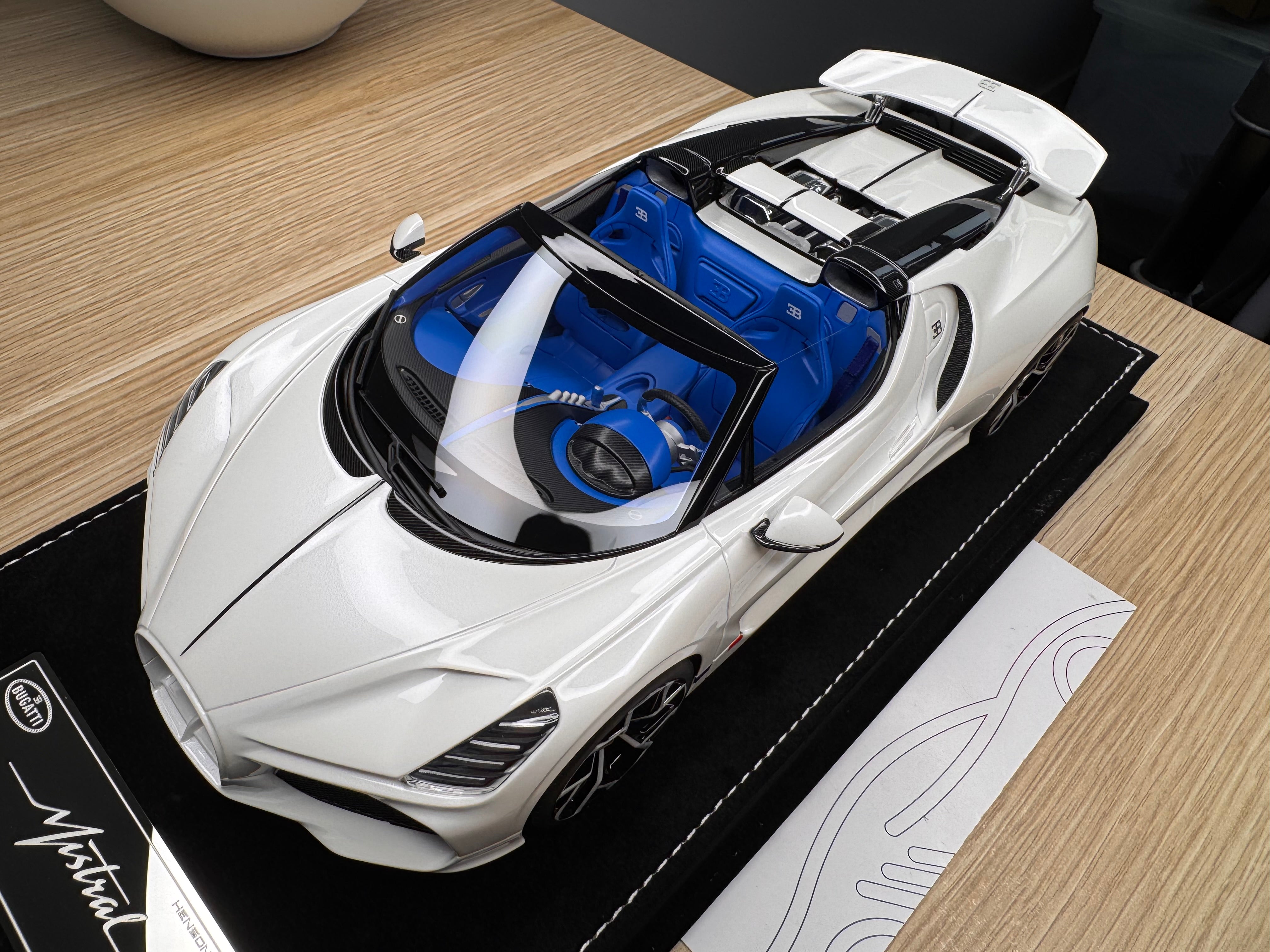 Bugatti Mistral - Pearl White - 1:18