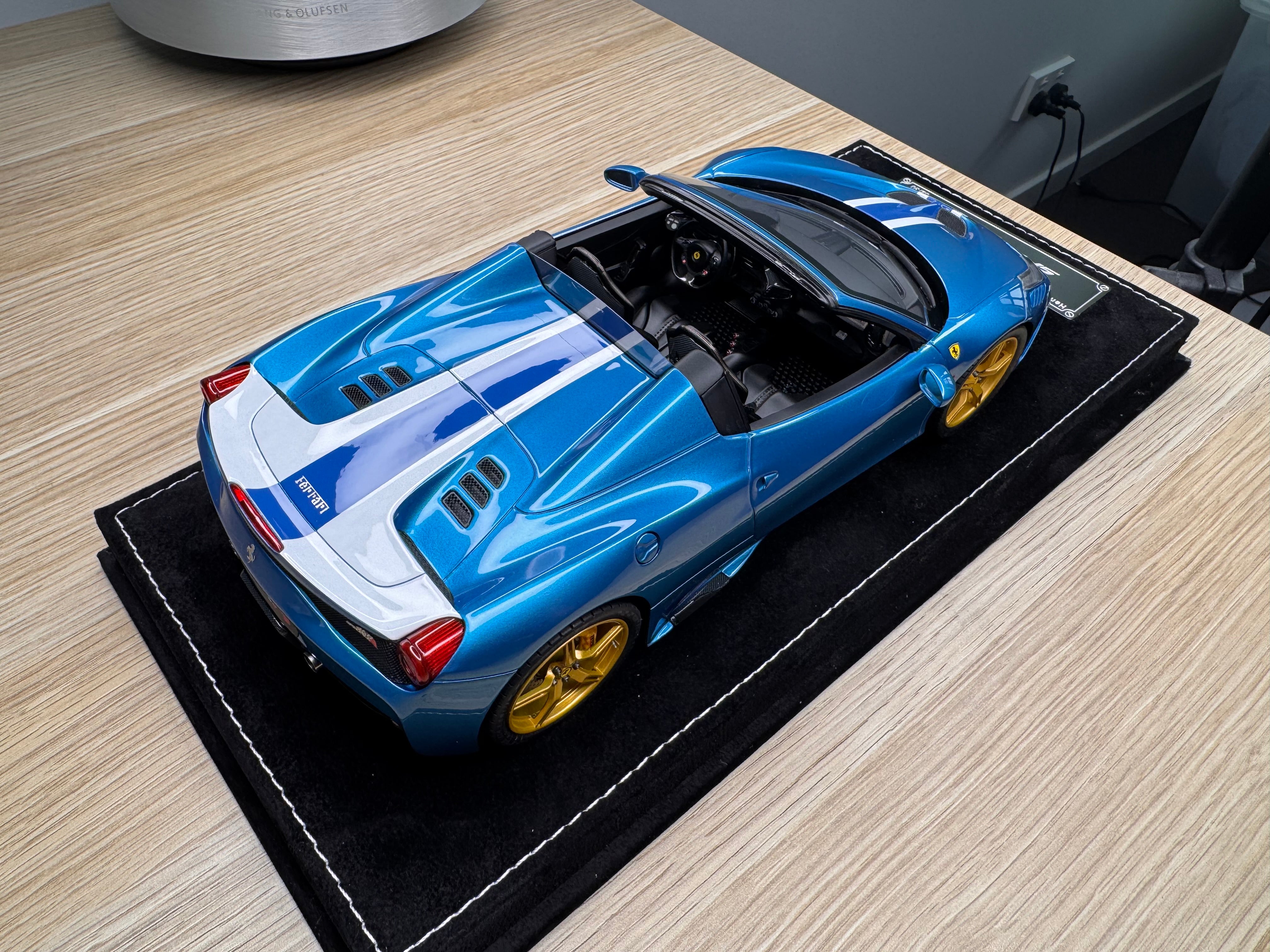 Ferrari 458 Speciale Aperta - Artemis Green / Blue - 1:18