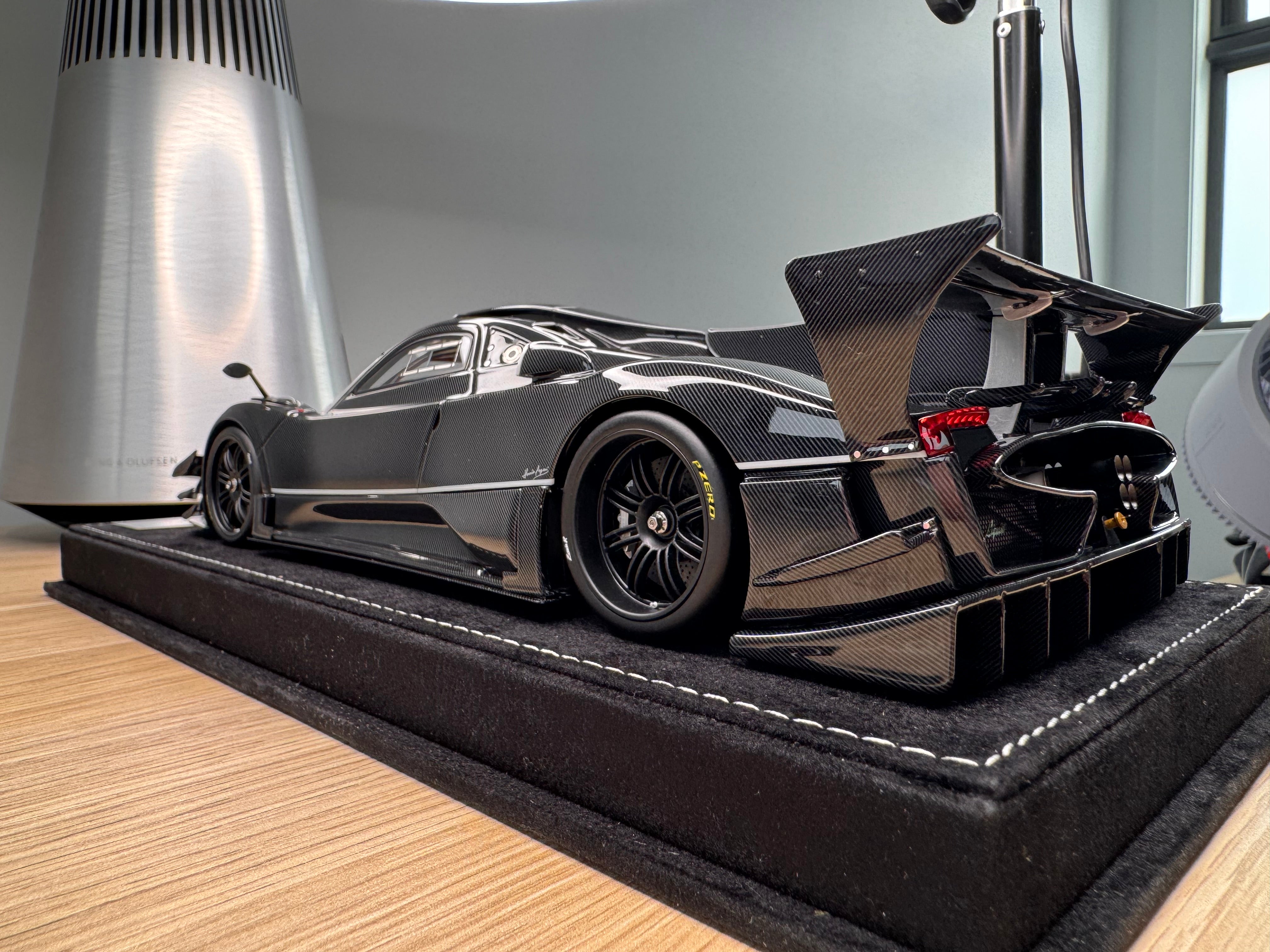 Pagani Zonda Revolution - Liquid - 1:18