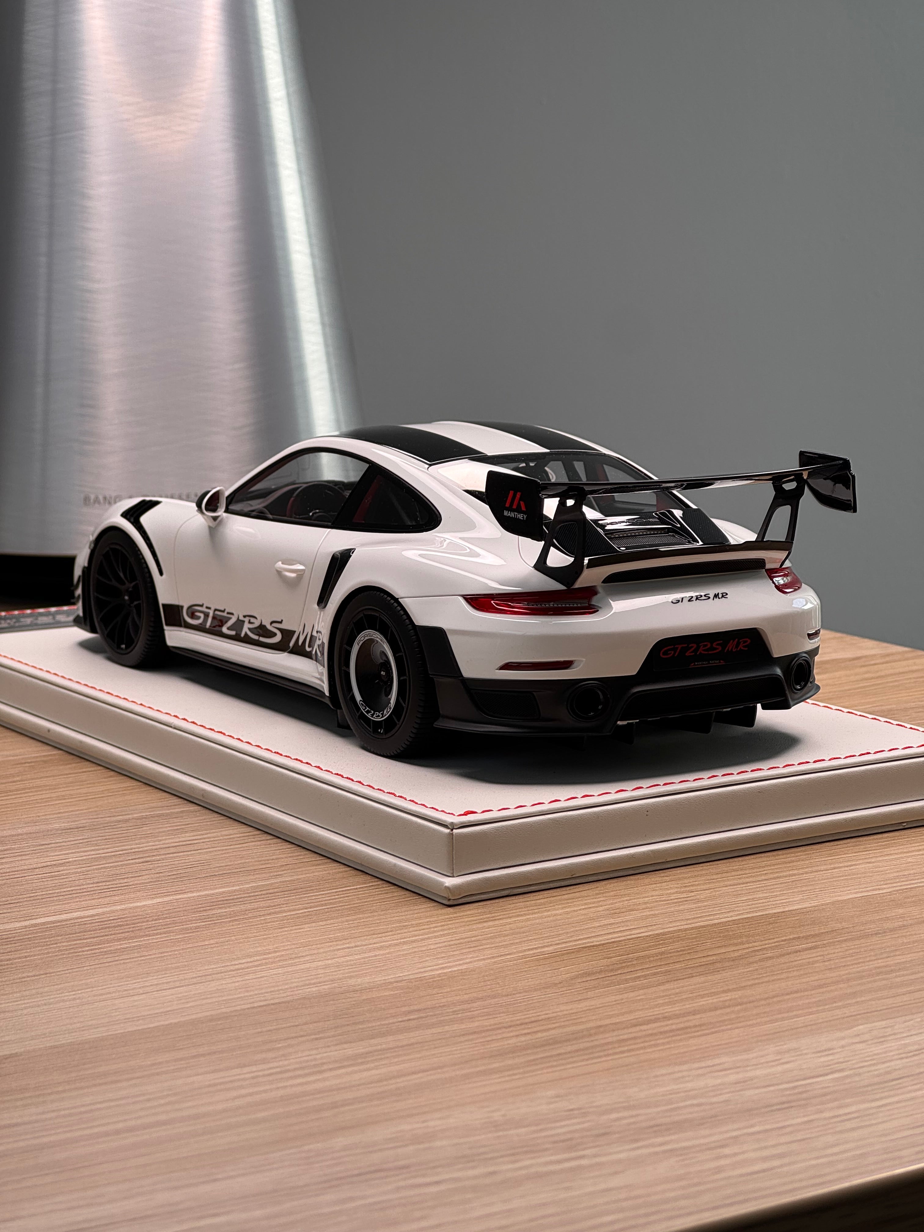 Porsche 911 GT2RSMR - White - 1:18