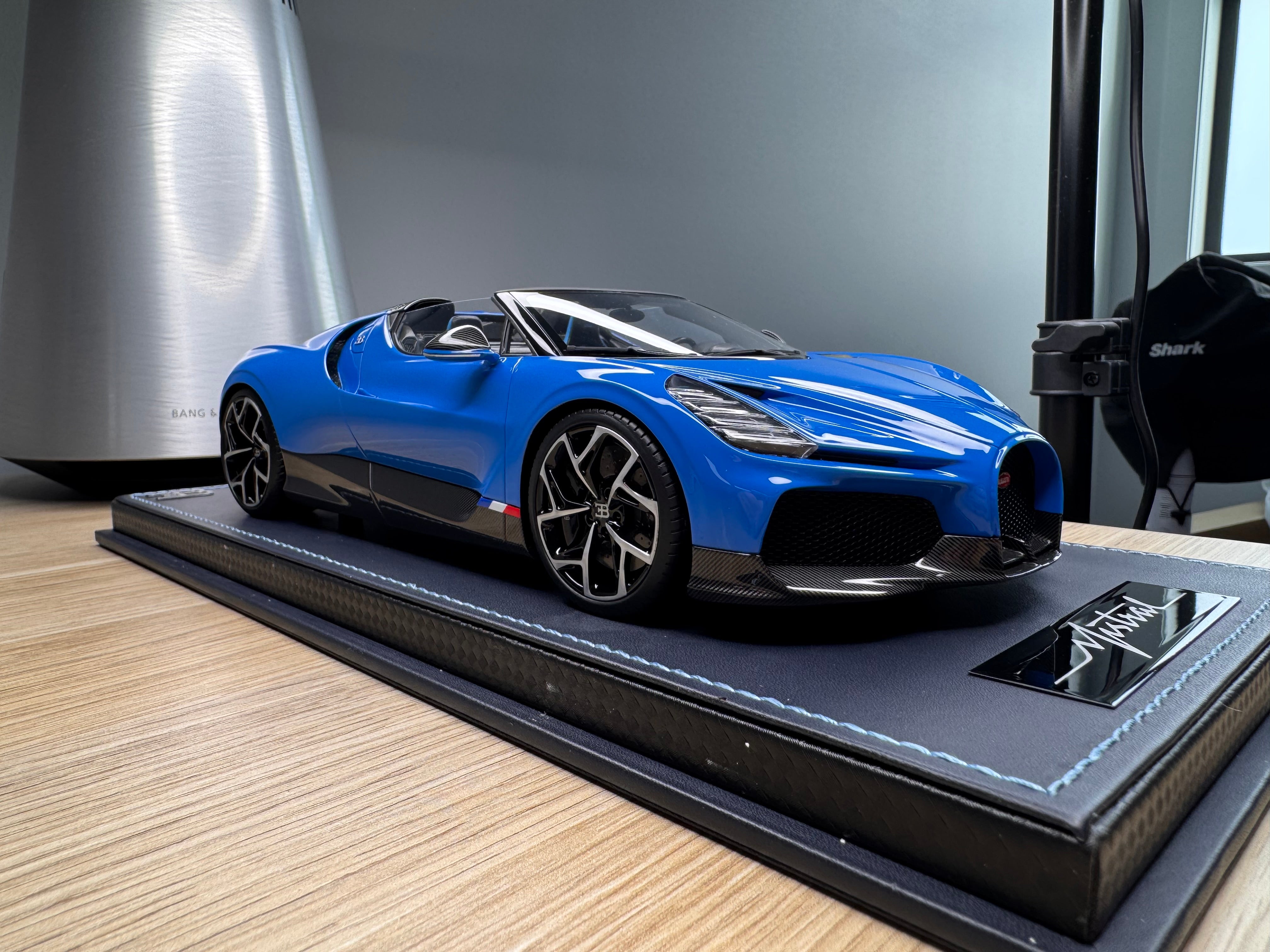 Bugatti Mistral - blue - 1:18