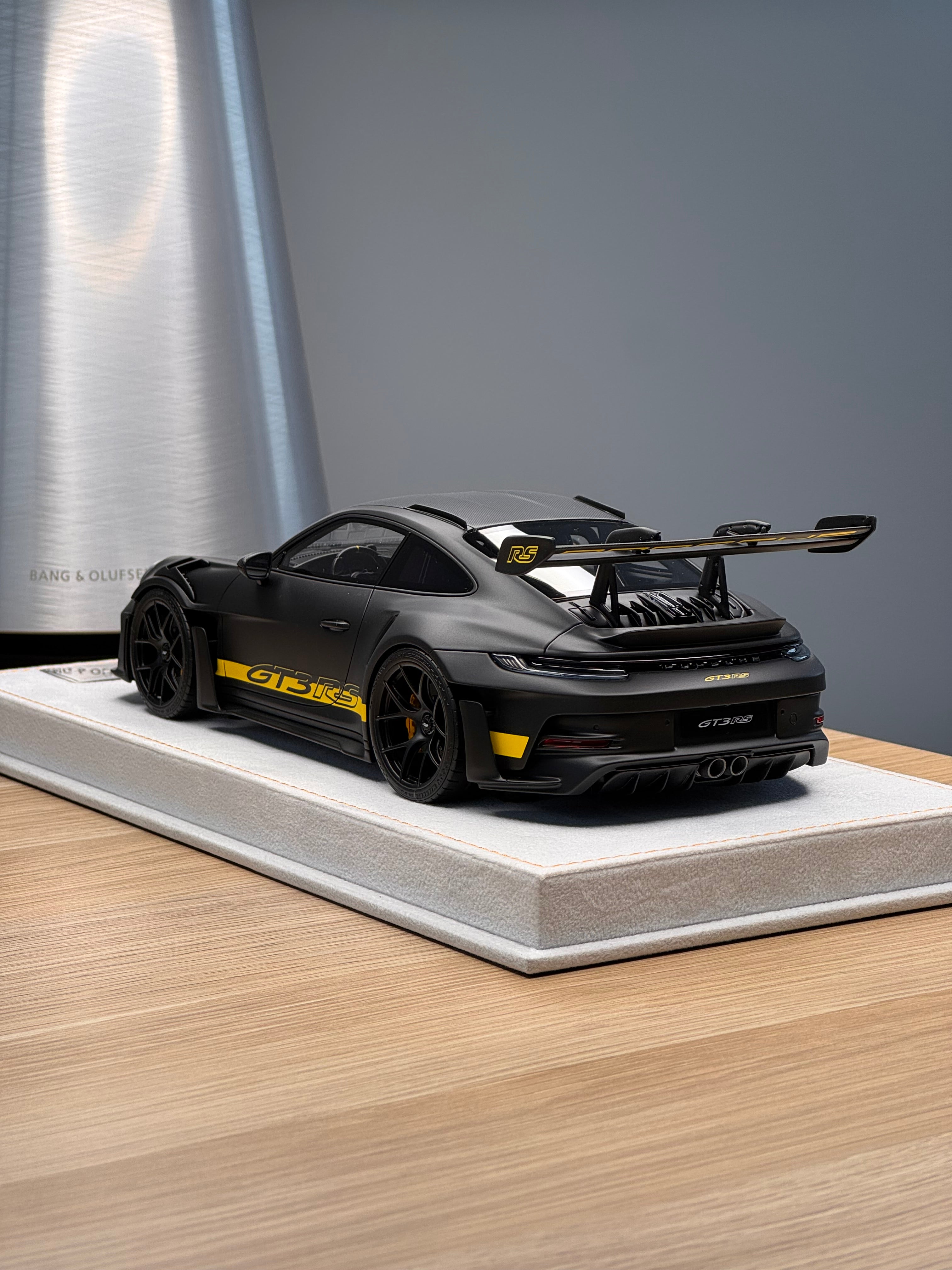 Porsche 911 992 GT3RS - Matte Black - 1:18
