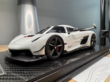 Load image into Gallery viewer, Koenigsegg Jesko - Crystal White - 1:18
