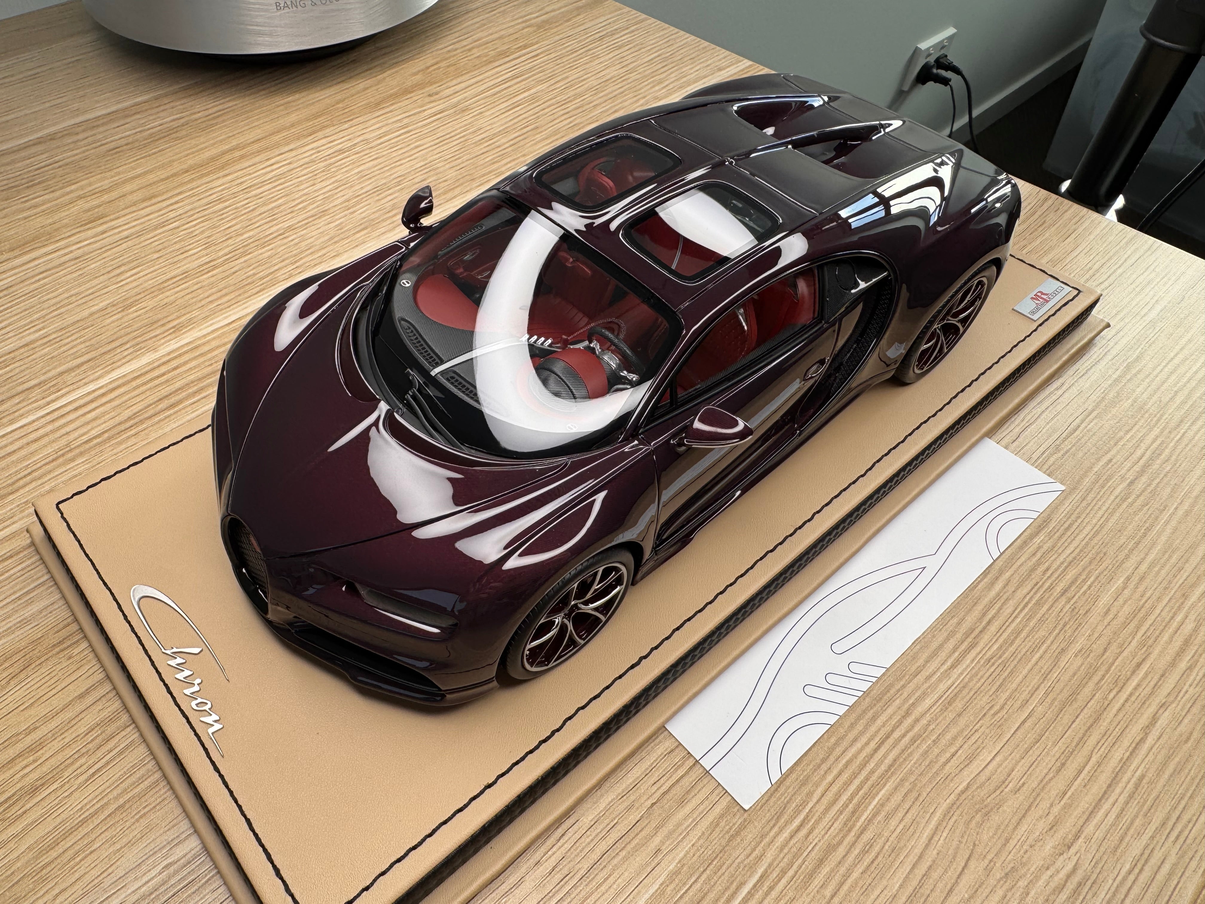 Bugatti Chiron Sky View - Red Carbon / Black - 1:18