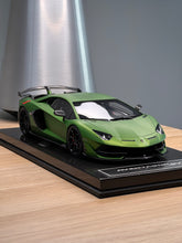 Load image into Gallery viewer, Lamborghini Aventador SVJ - Matte Green Pearl - 1:18
