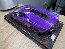 Load image into Gallery viewer, Lamborghini Countach LPI 800-4 - Viola Pasifae LE49 on carbon base - 1:18
